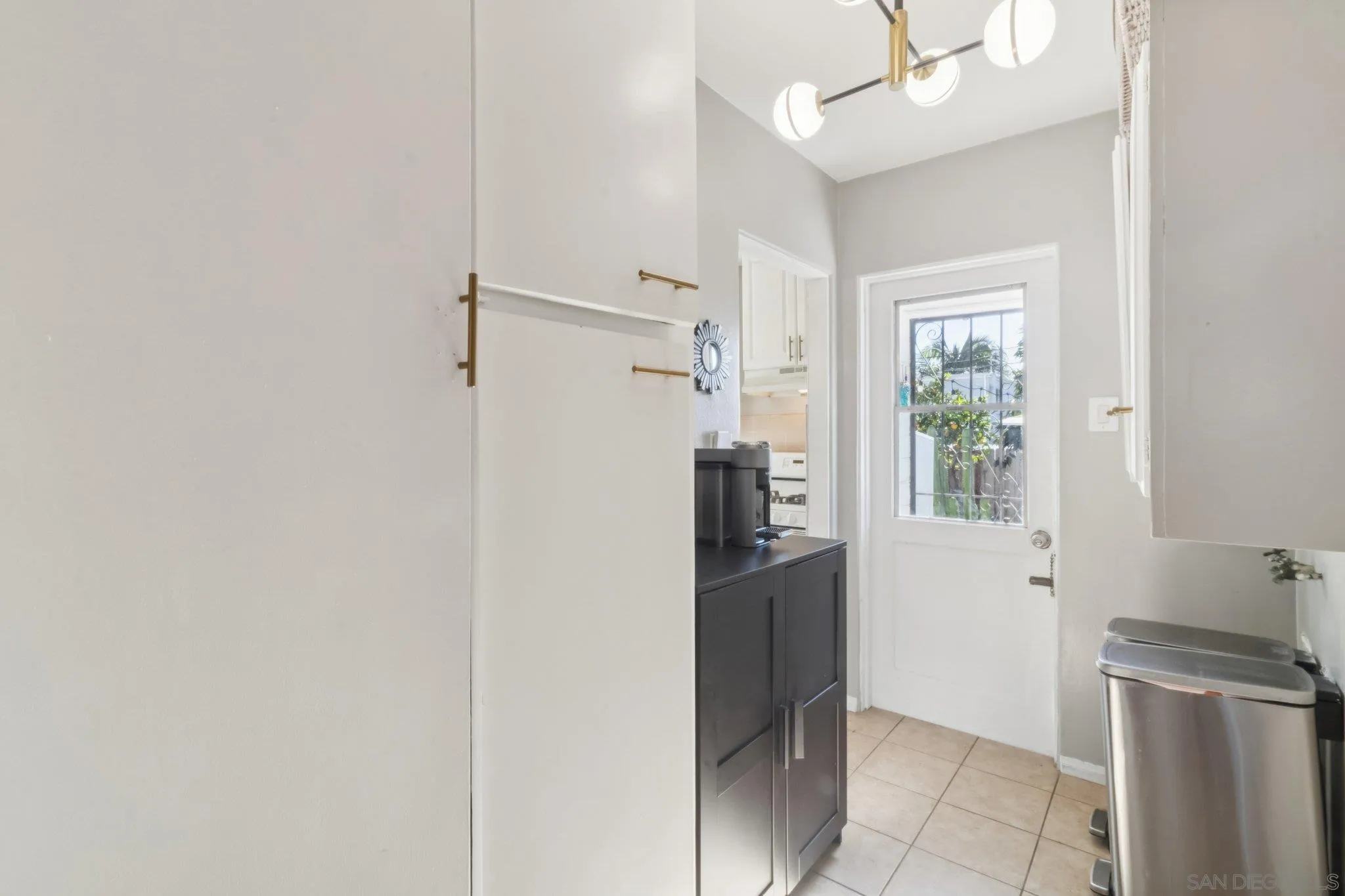 819-21 Tourmaline St