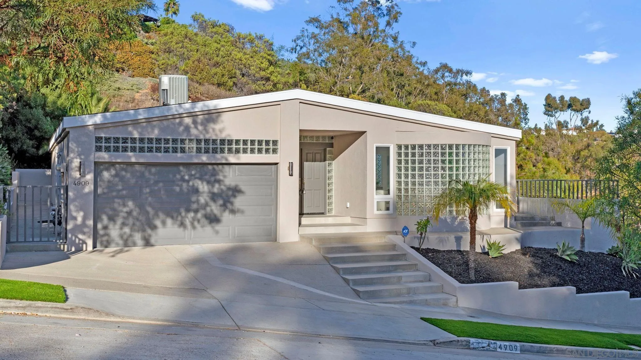 4909 Pacifica Dr