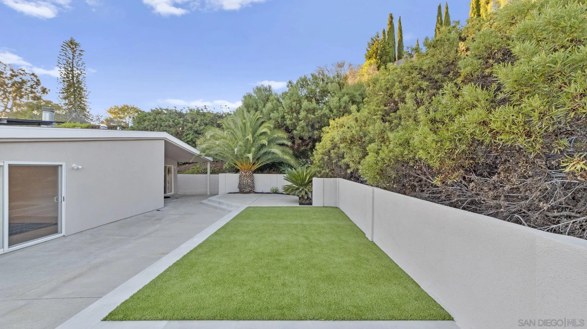 4909 Pacifica
