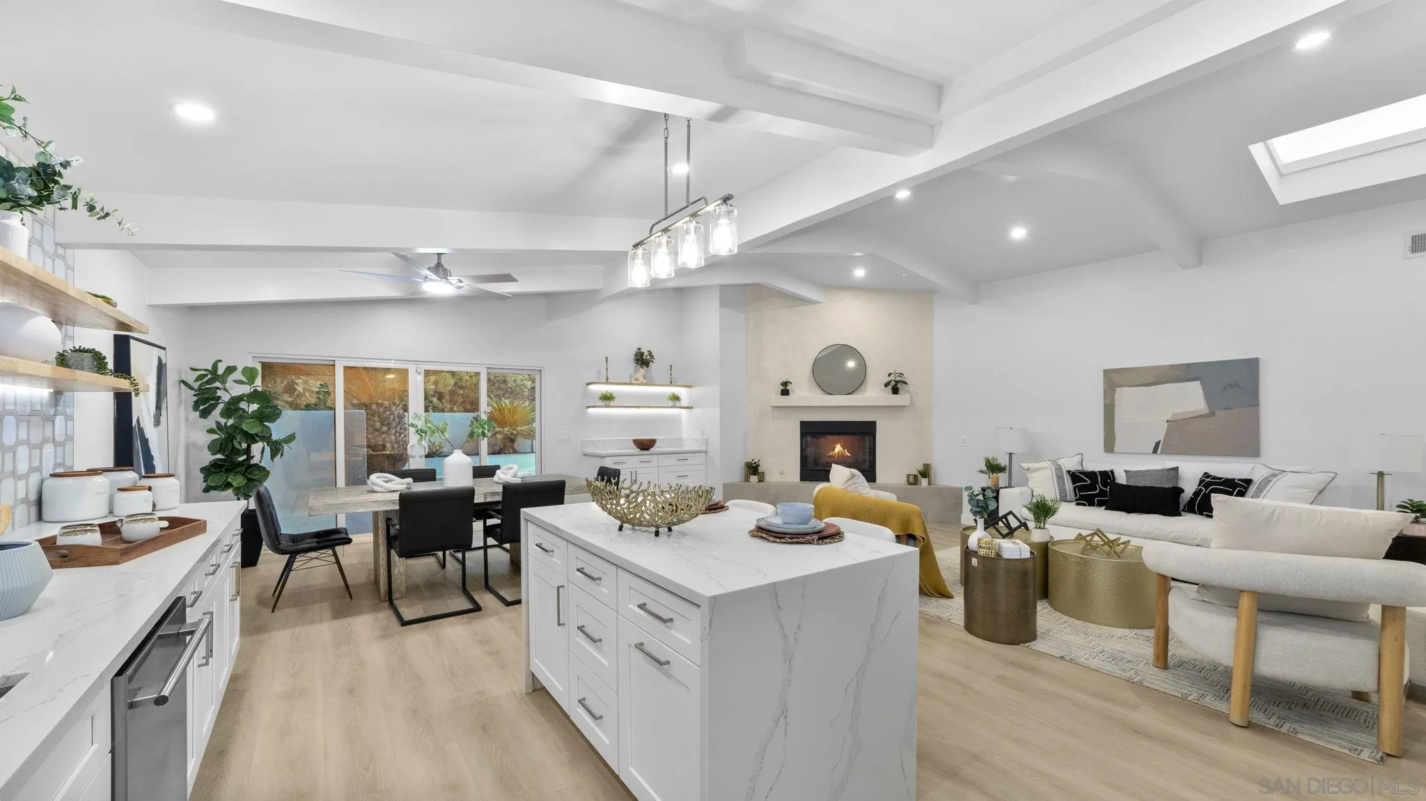4909 Pacifica