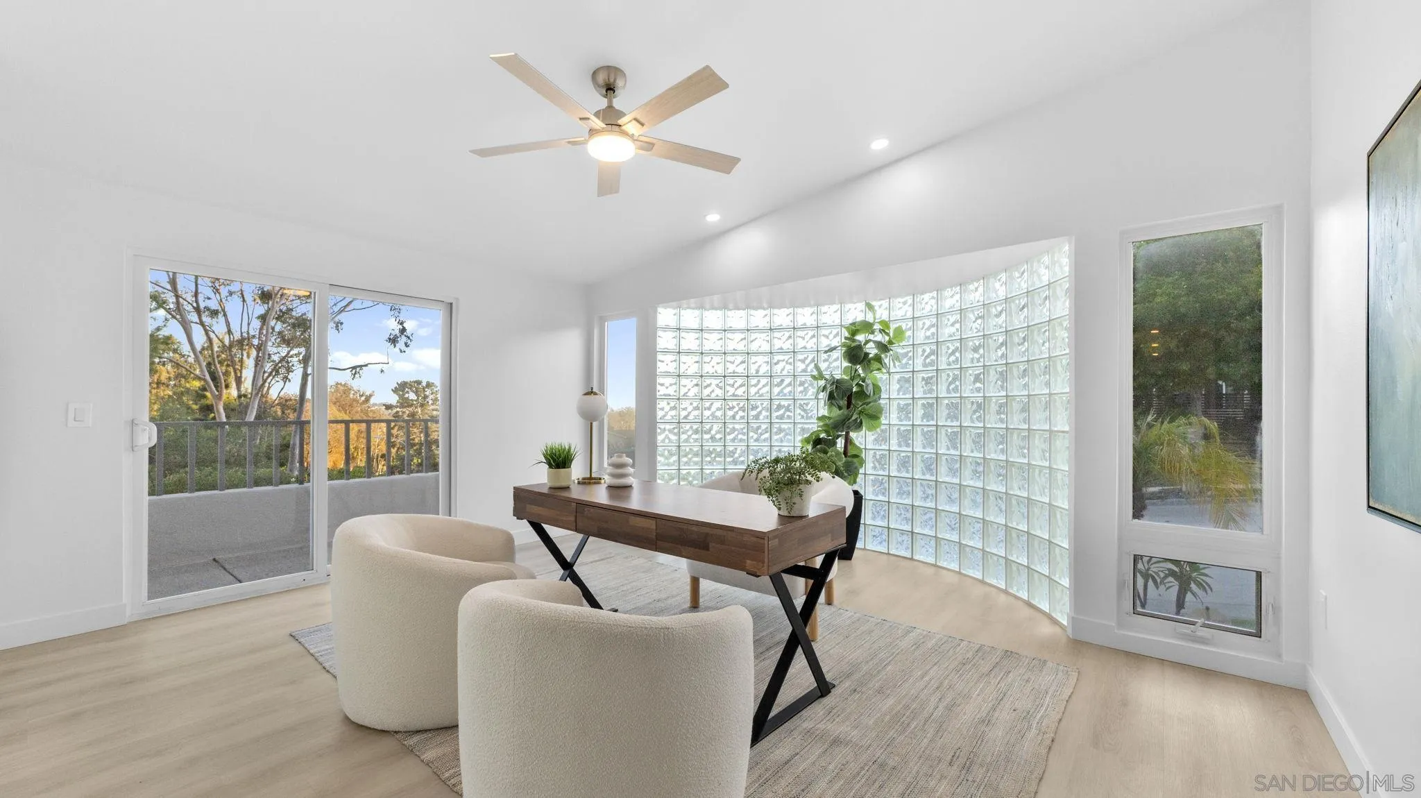 4909 Pacifica