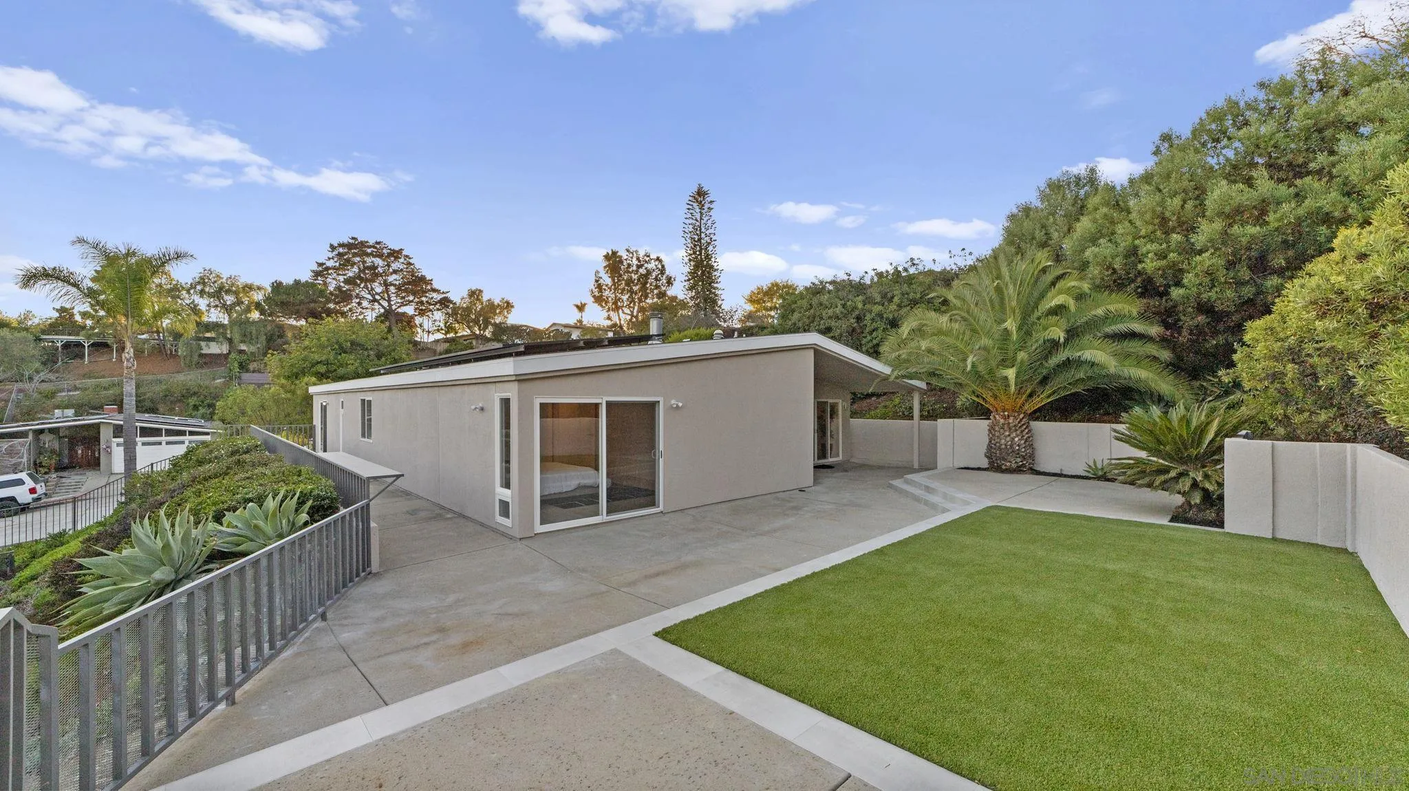 4909 Pacifica
