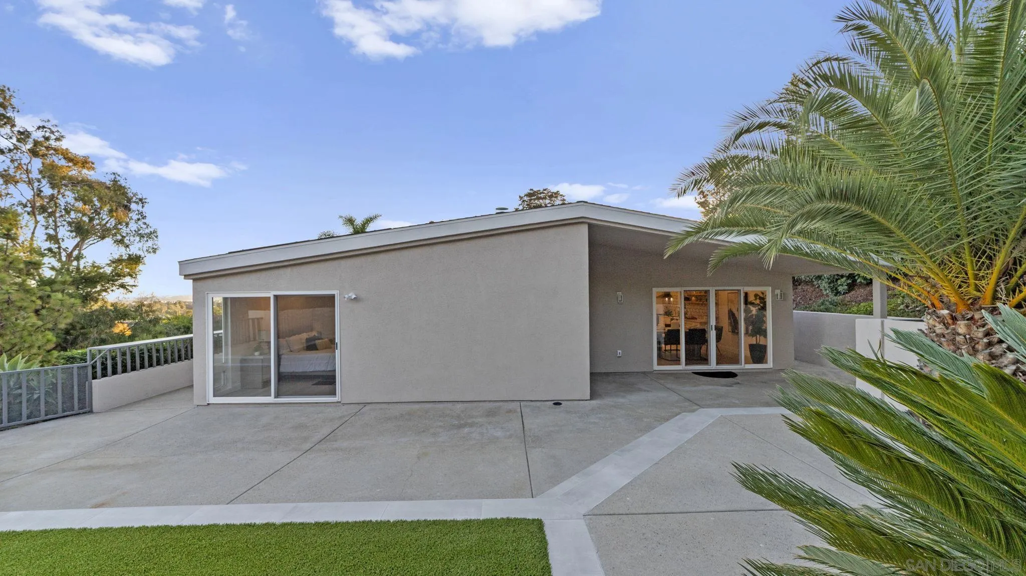 4909 Pacifica