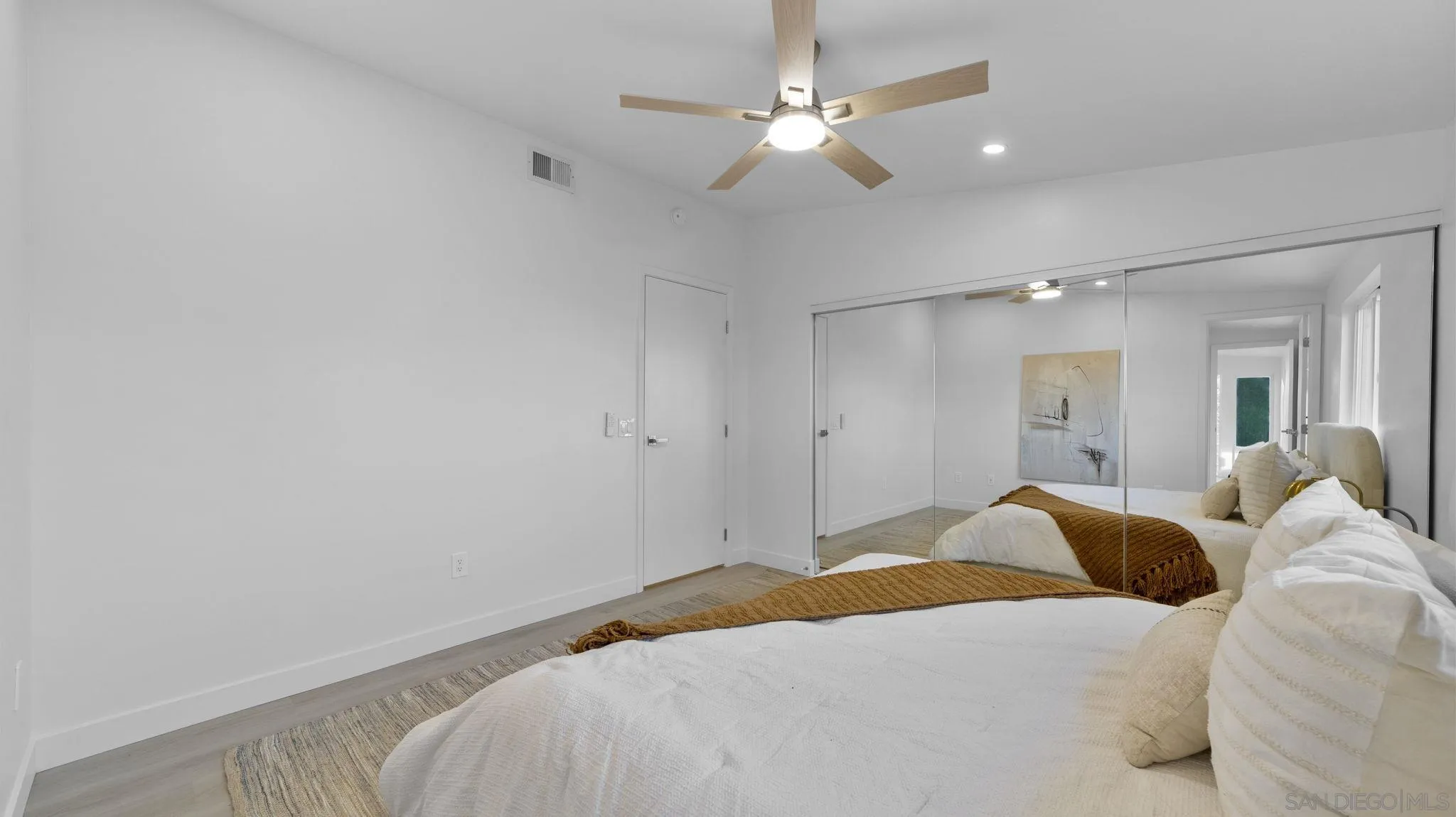 4909 Pacifica