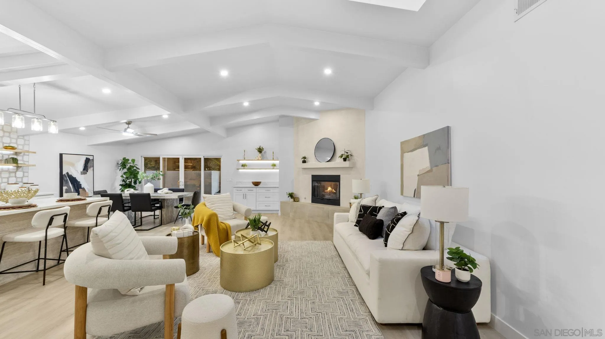 4909 Pacifica