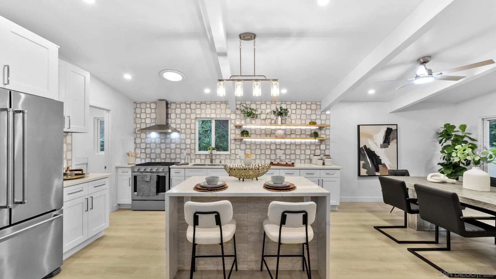 4909 Pacifica