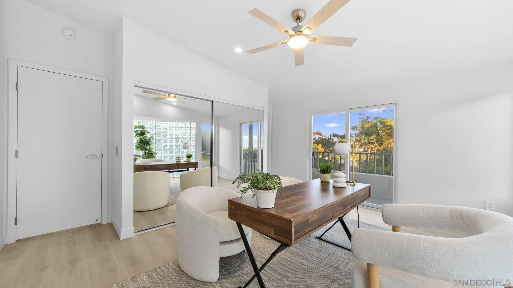 4909 Pacifica