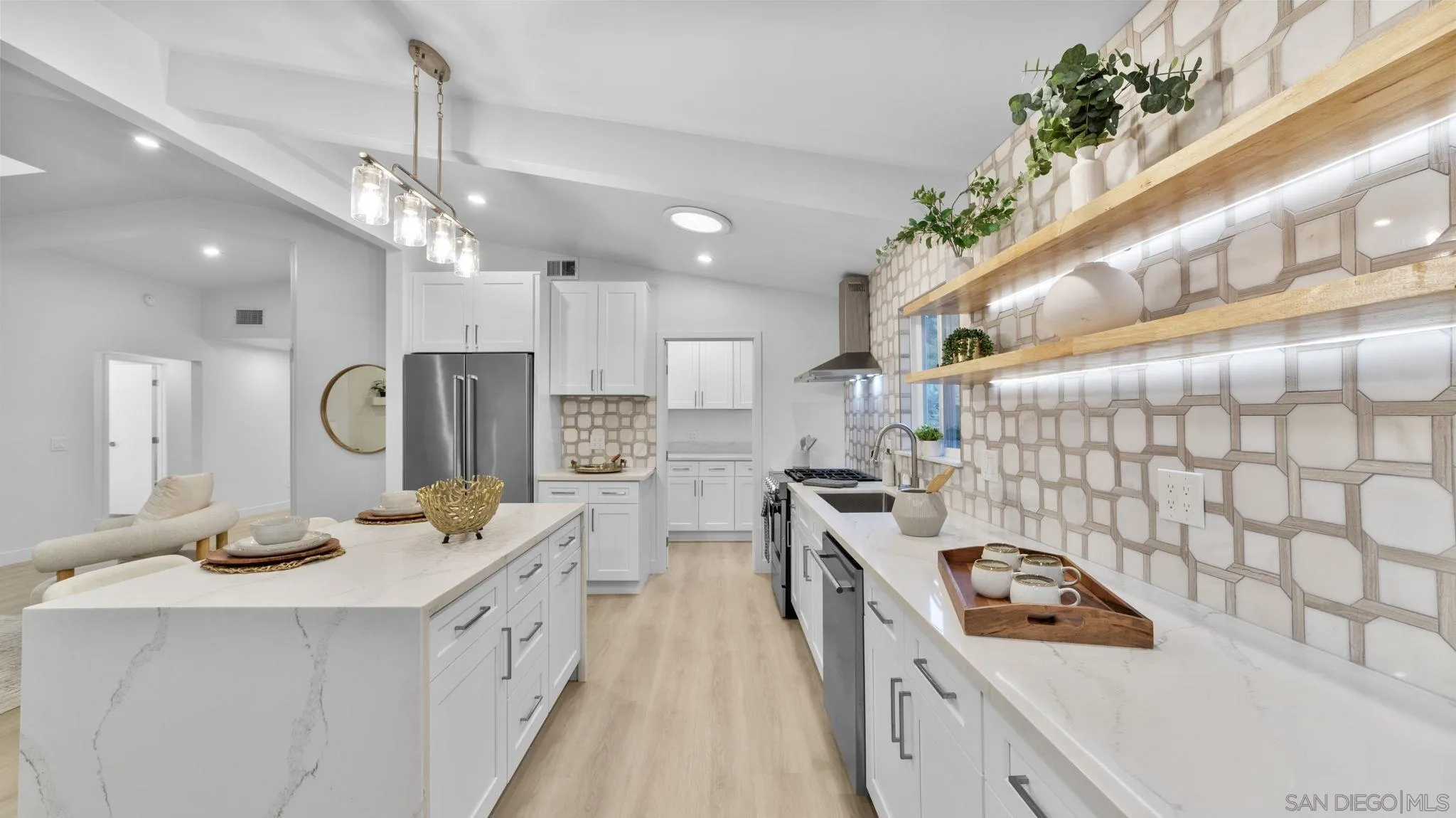 4909 Pacifica
