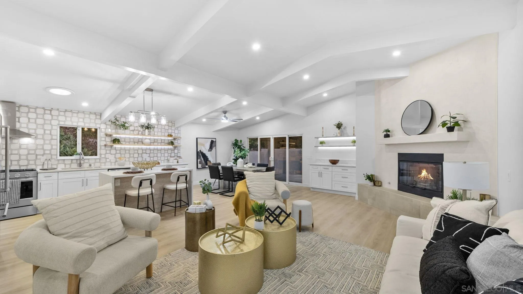 4909 Pacifica