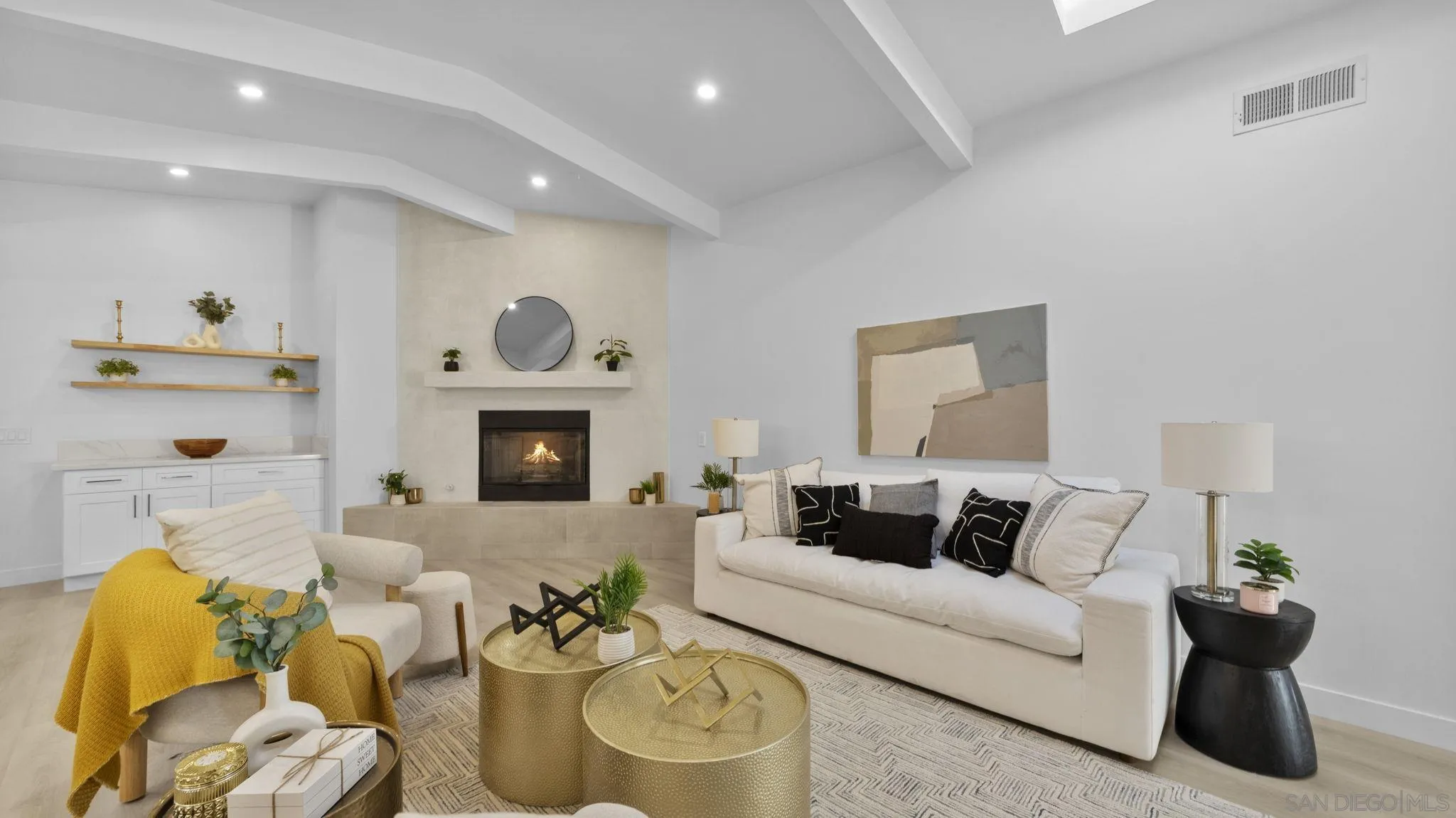 4909 Pacifica
