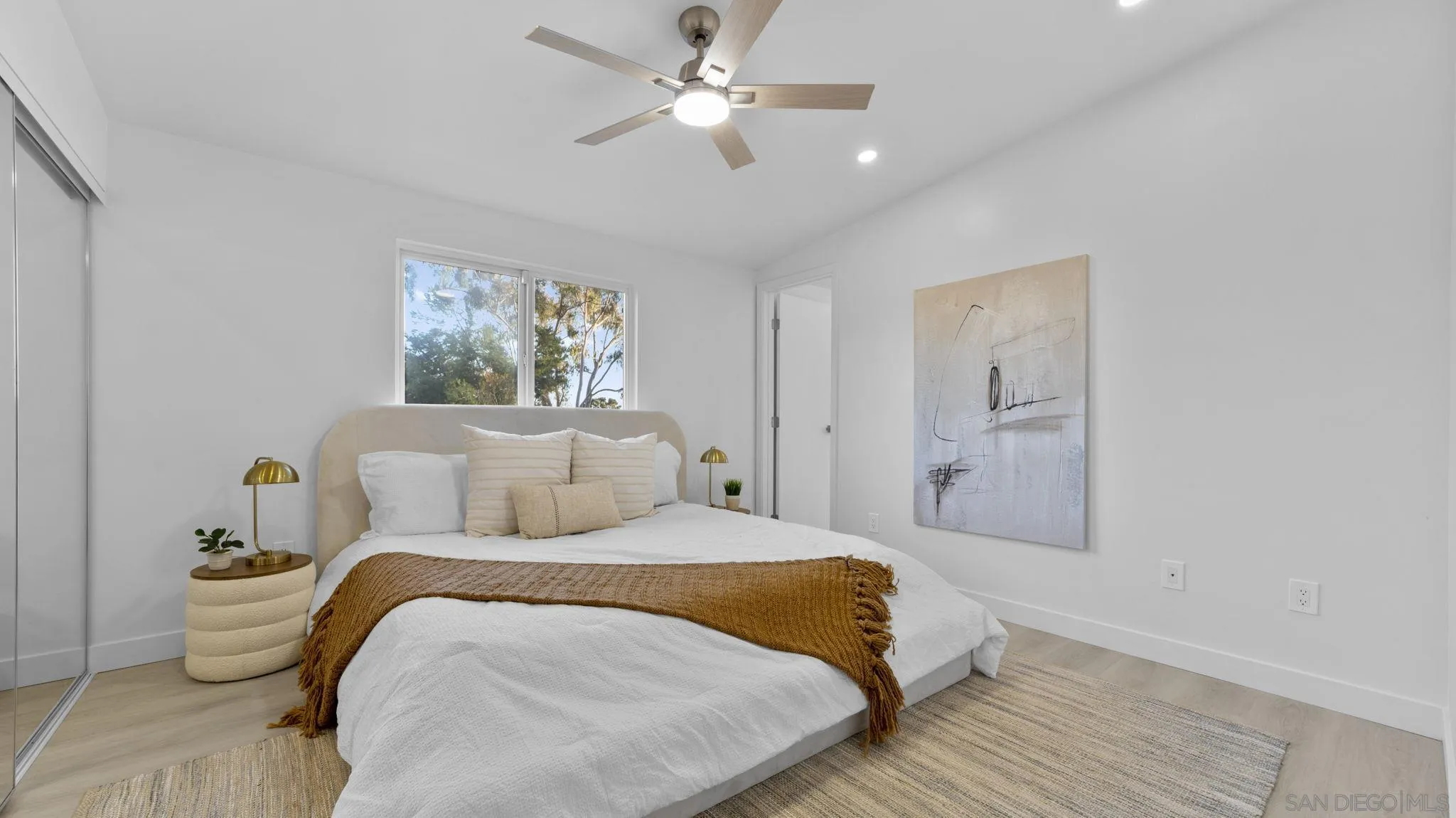 4909 Pacifica