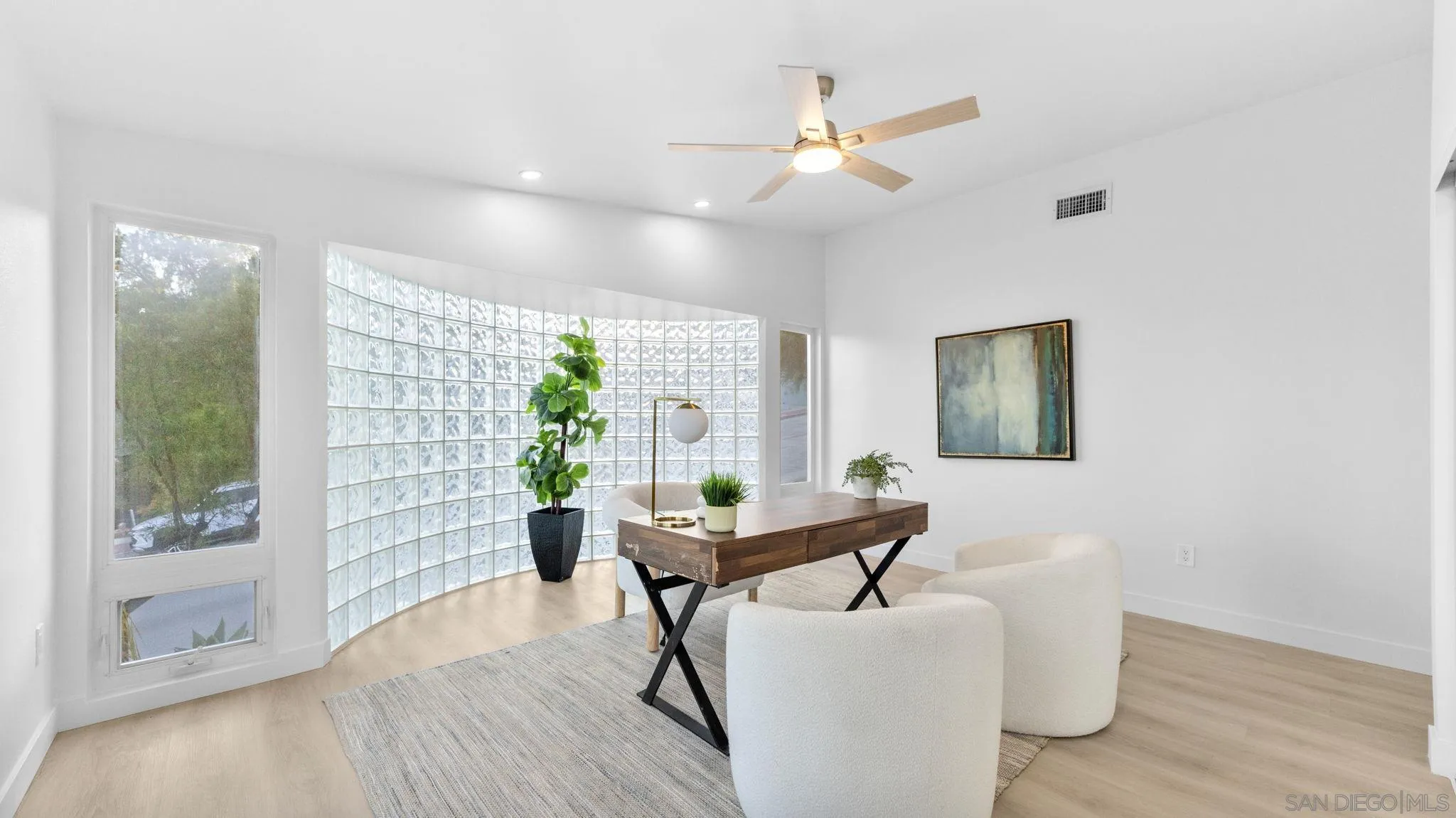 4909 Pacifica