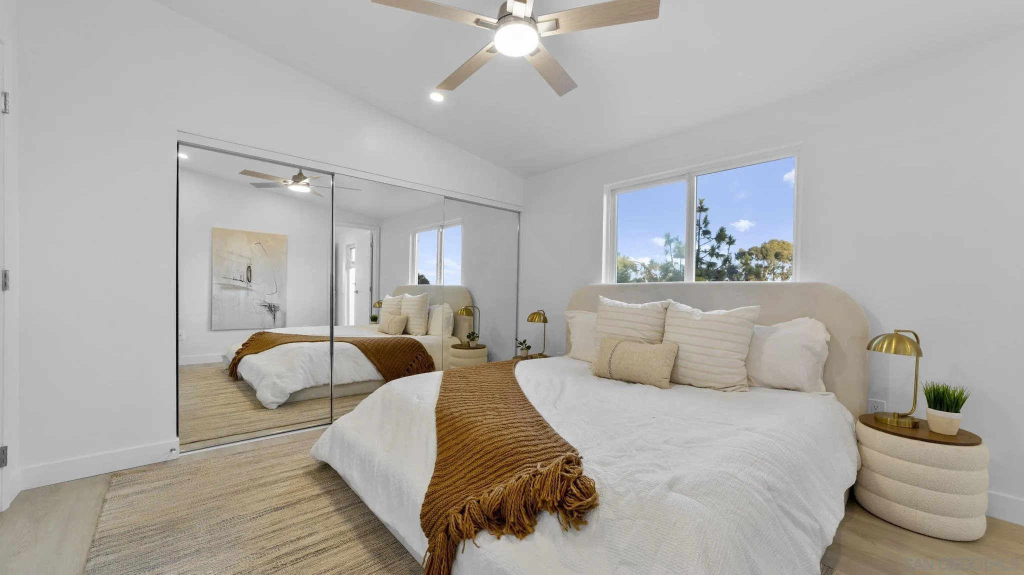 4909 Pacifica