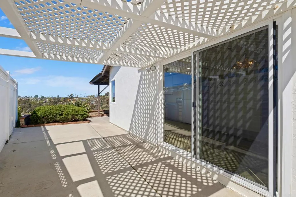664 Mariposa Circle