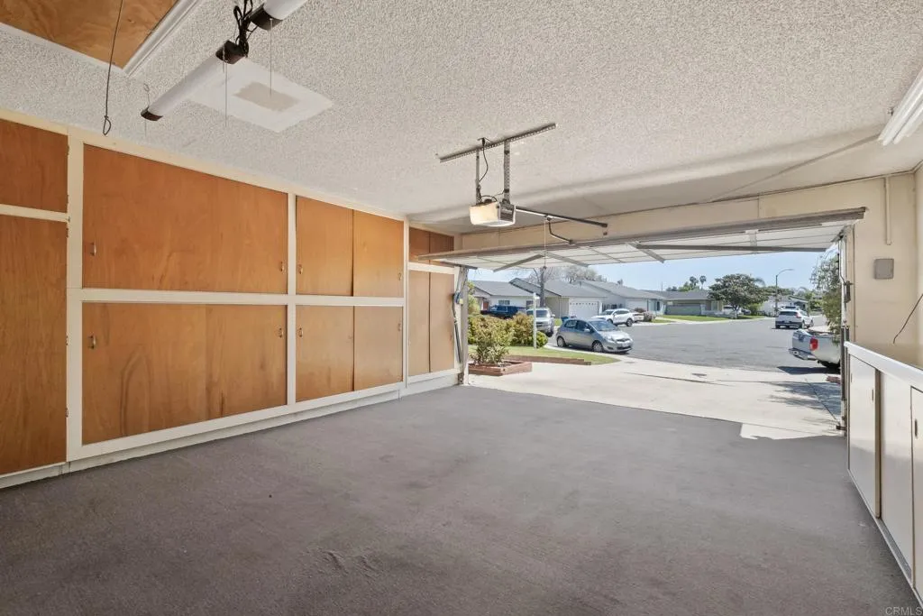 664 Mariposa Circle