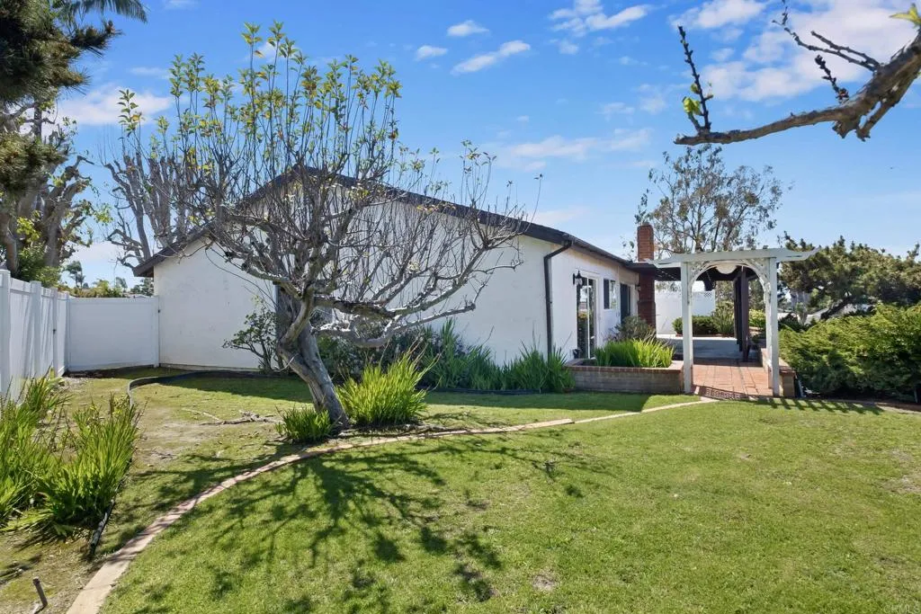 664 Mariposa Circle