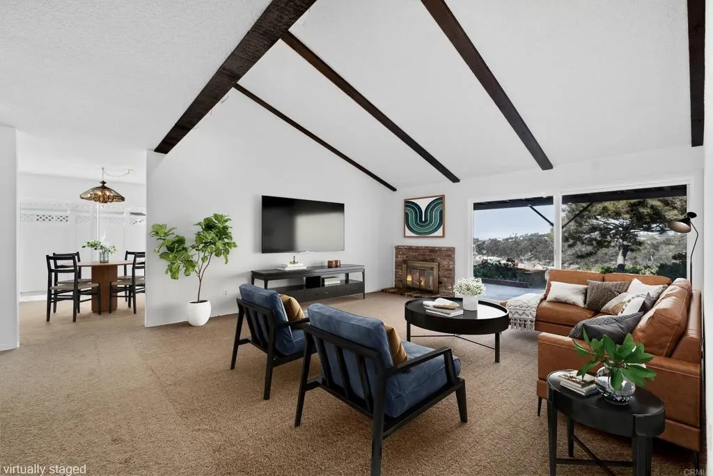 664 Mariposa Circle
