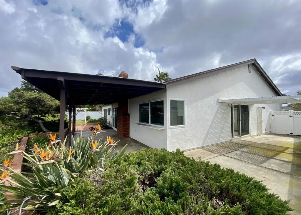 664 Mariposa Circle