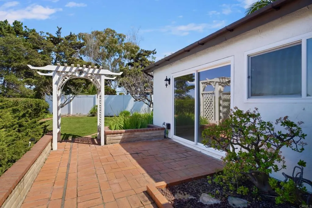 664 Mariposa Circle