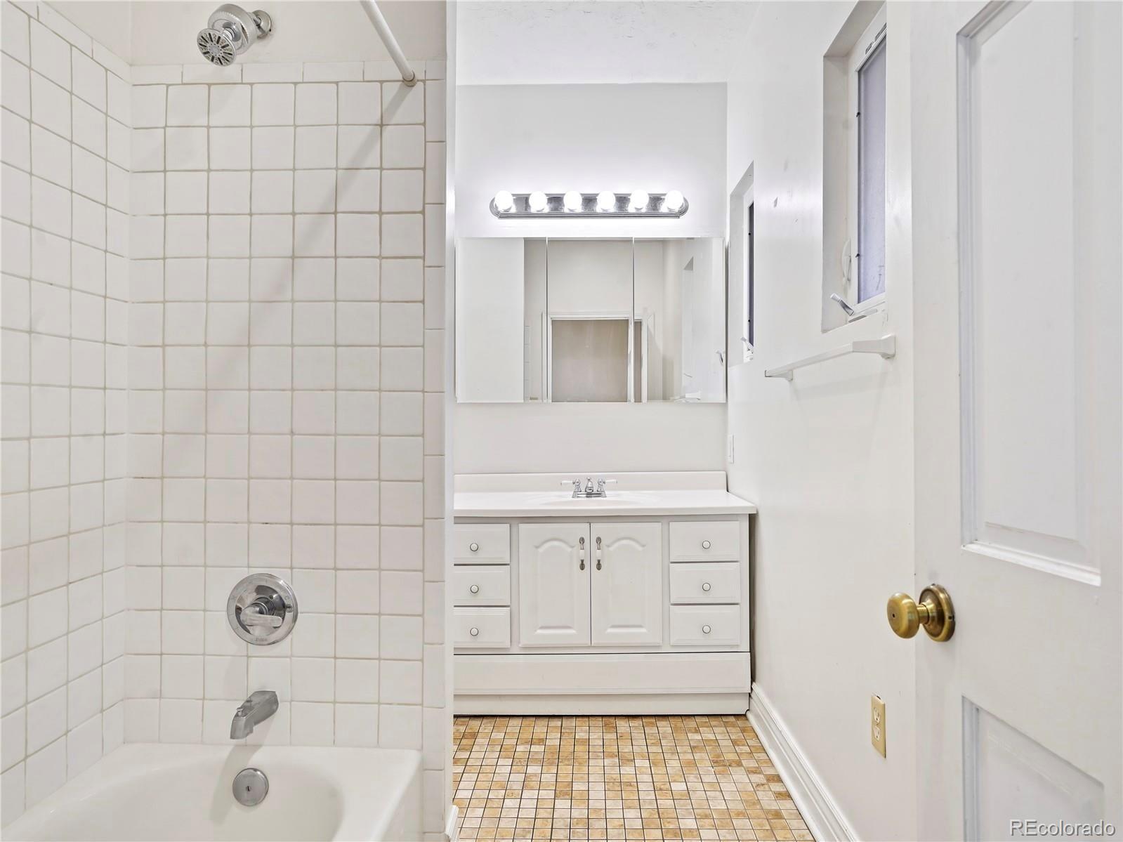 840 N Emerson Street Unit: 1