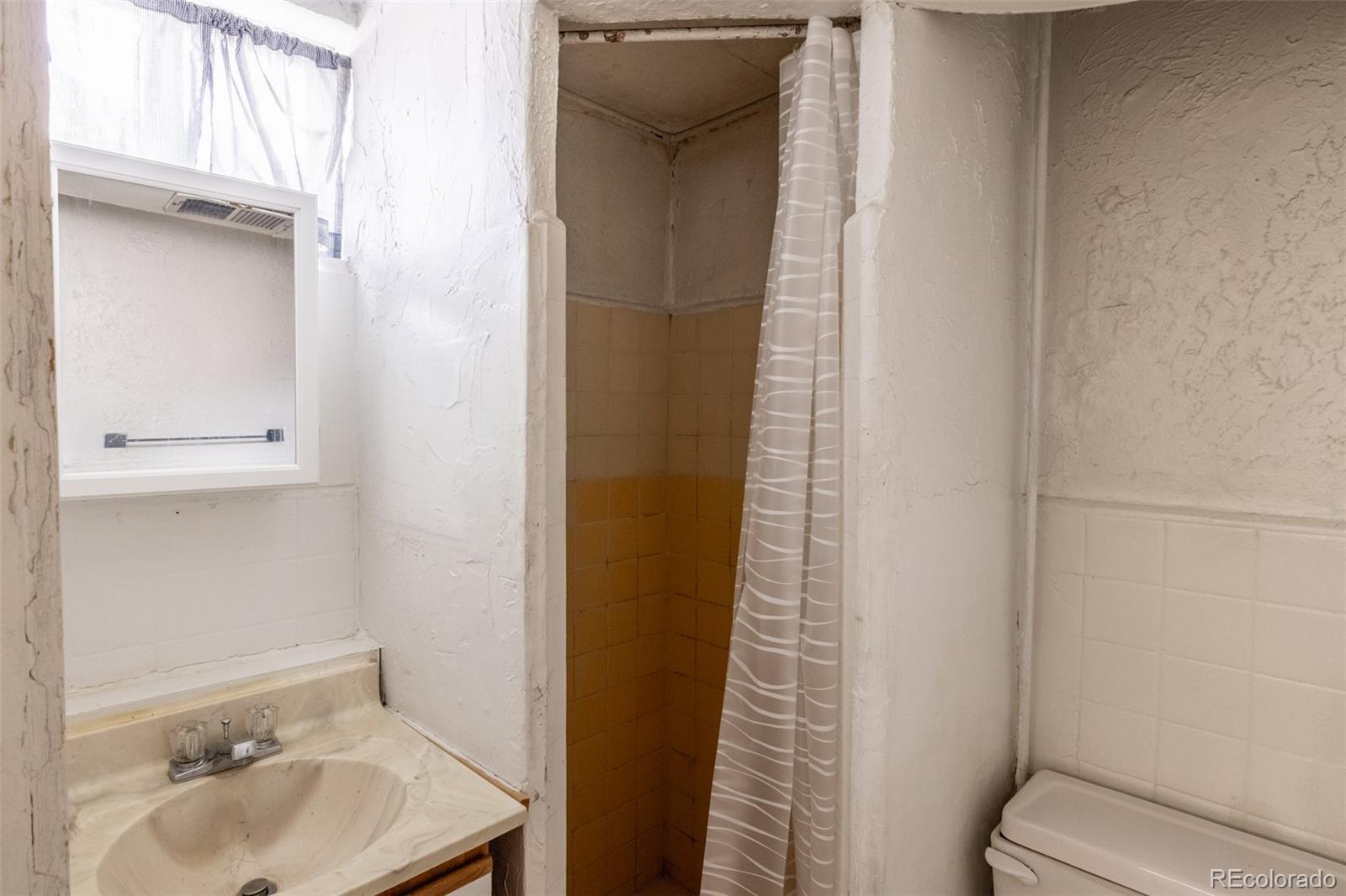 840 N Emerson Street Unit: 6