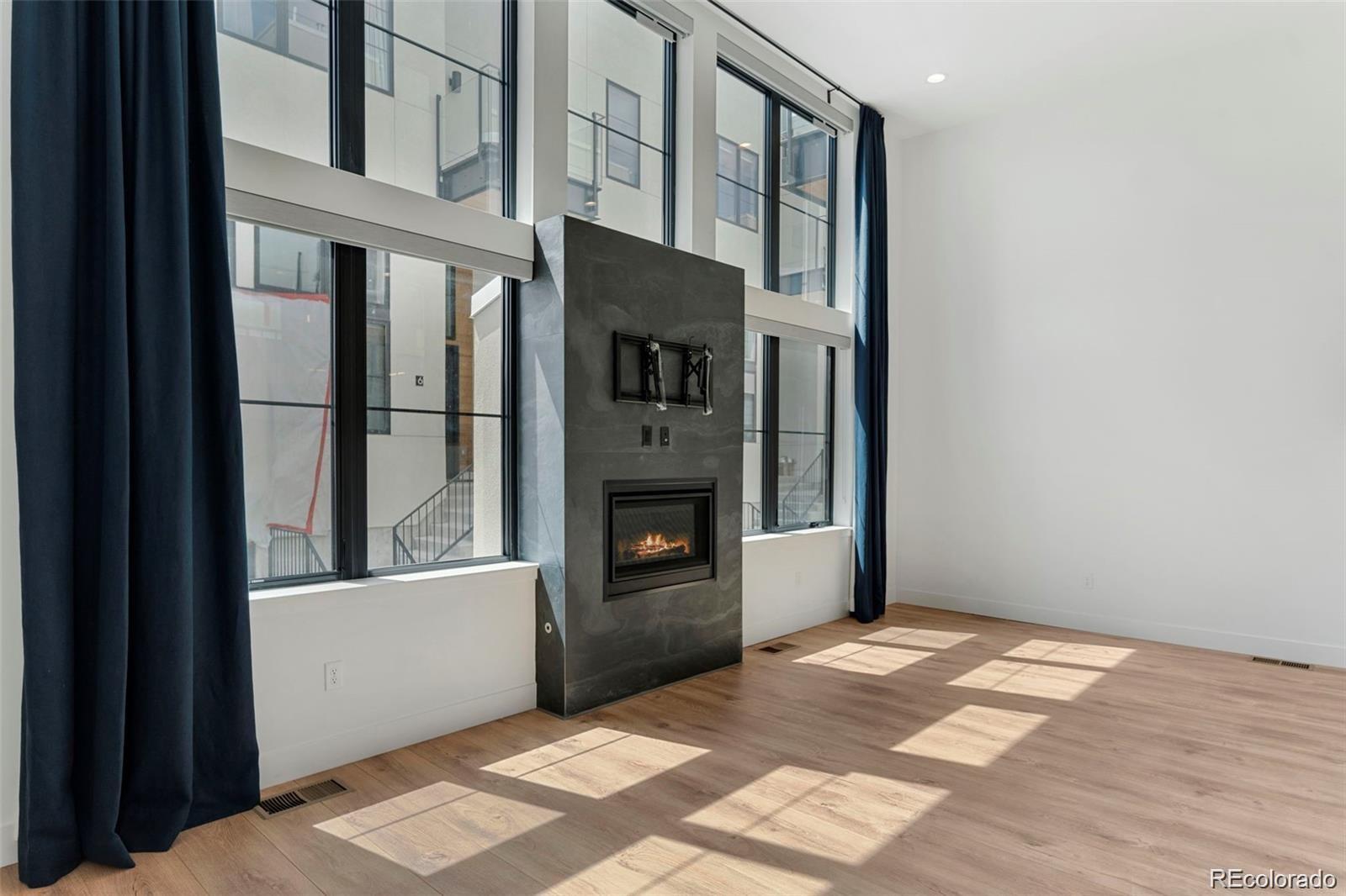 838 Ash Street Unit: 6