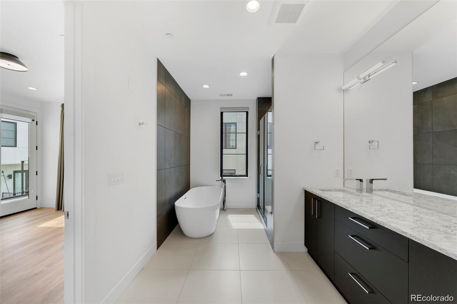 838 Ash Street Unit: 6