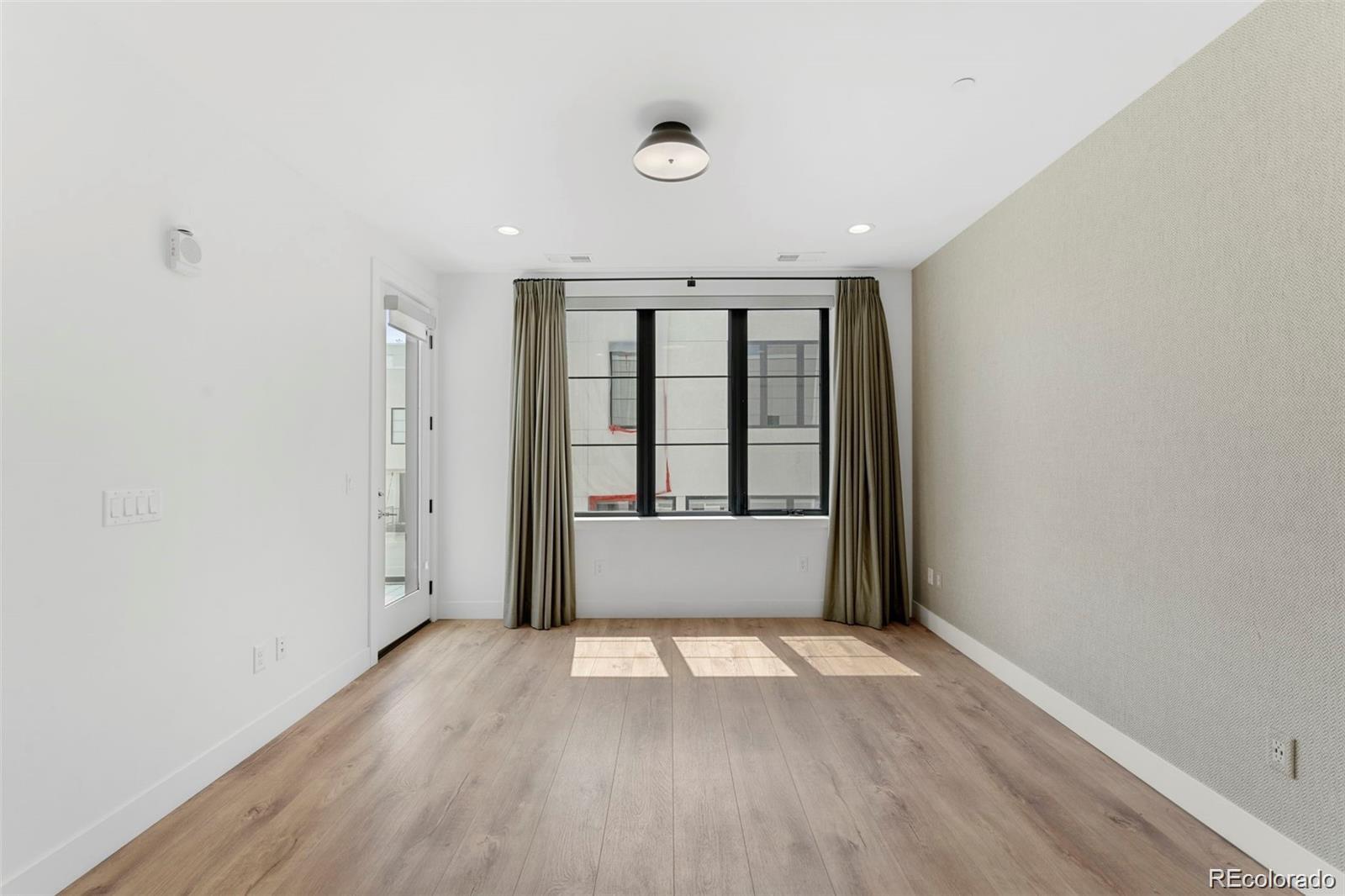 838 Ash Street Unit: 6