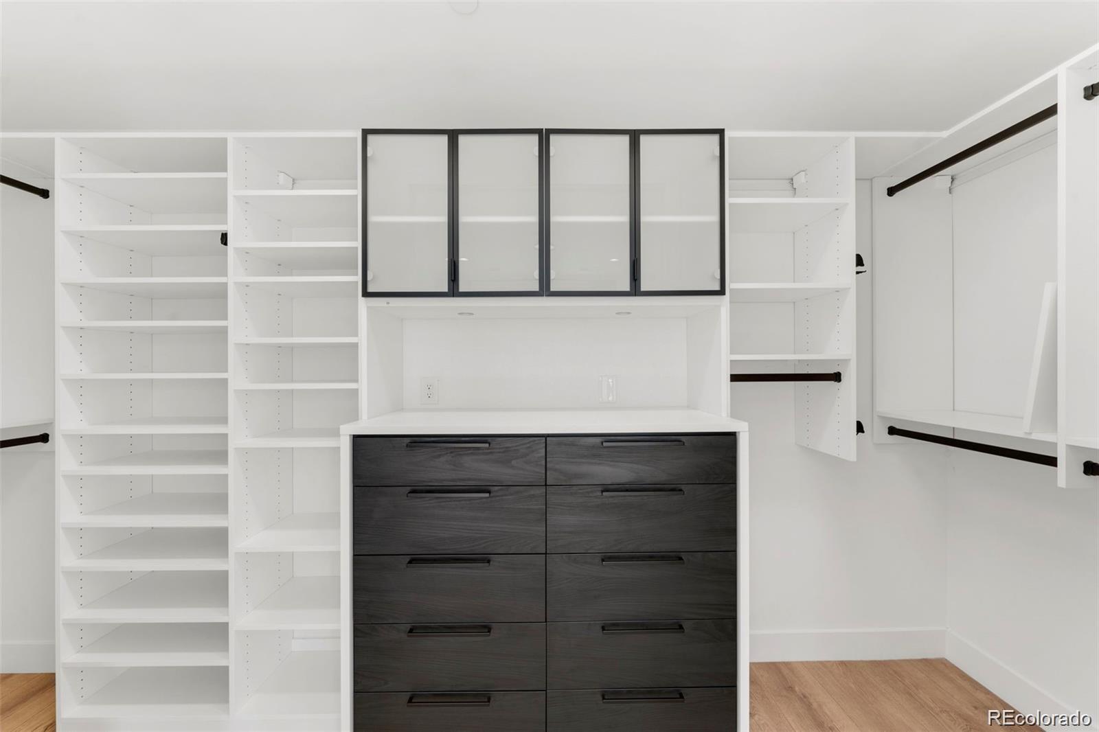 838 Ash Street Unit: 6