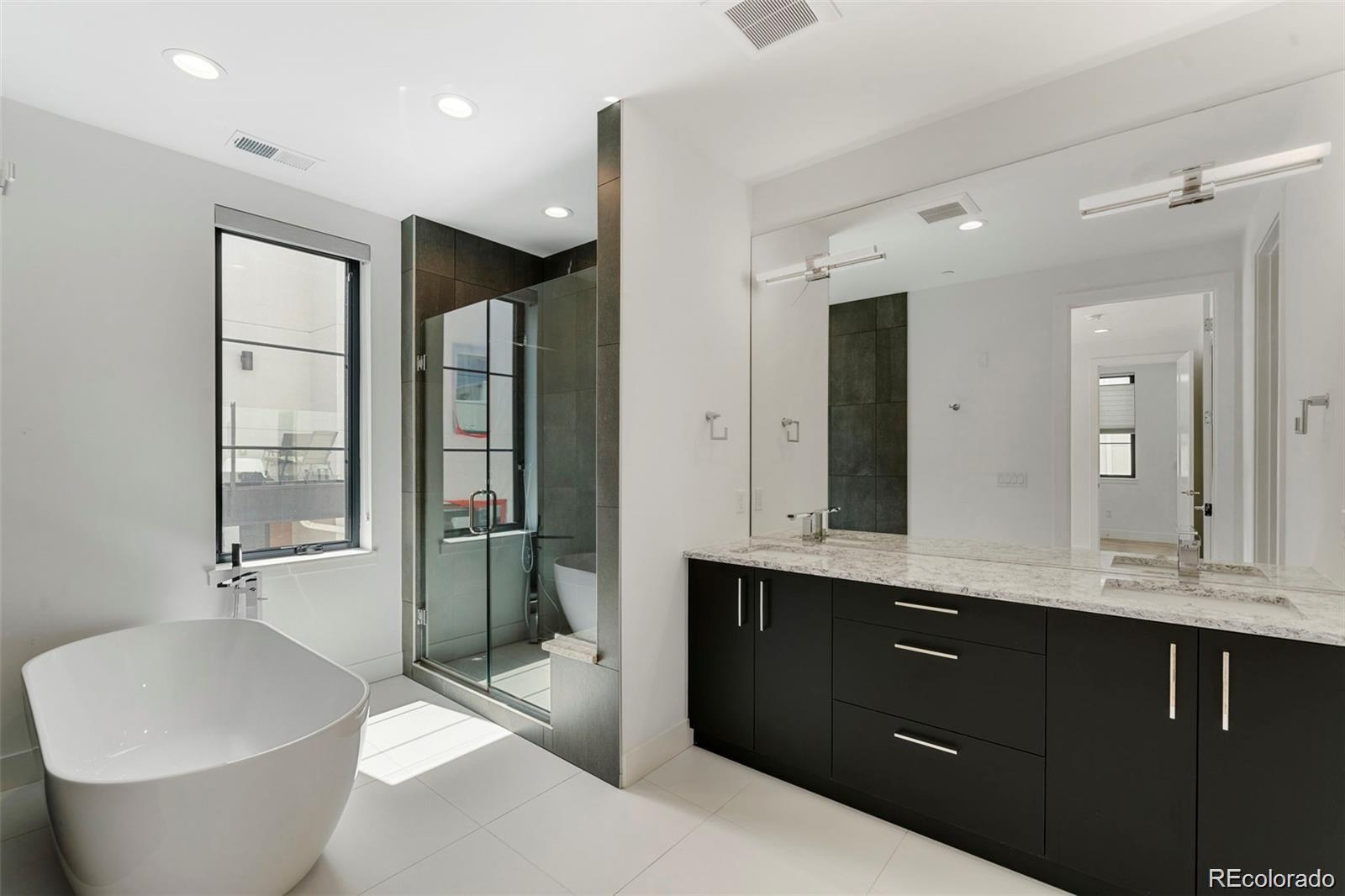 838 Ash Street Unit: 6