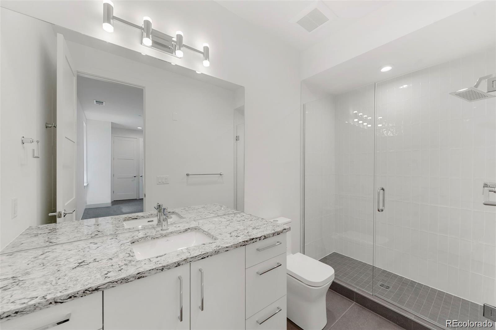 838 Ash Street Unit: 6