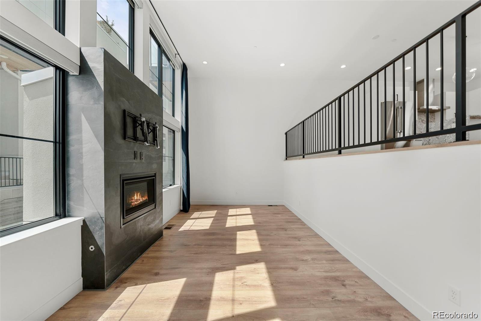 838 Ash Street Unit: 6