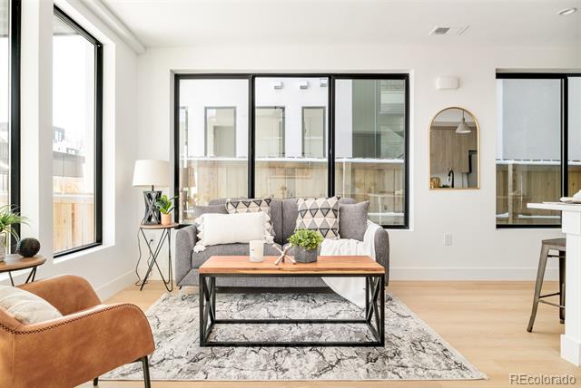3433 Lawrence Street Unit: 2