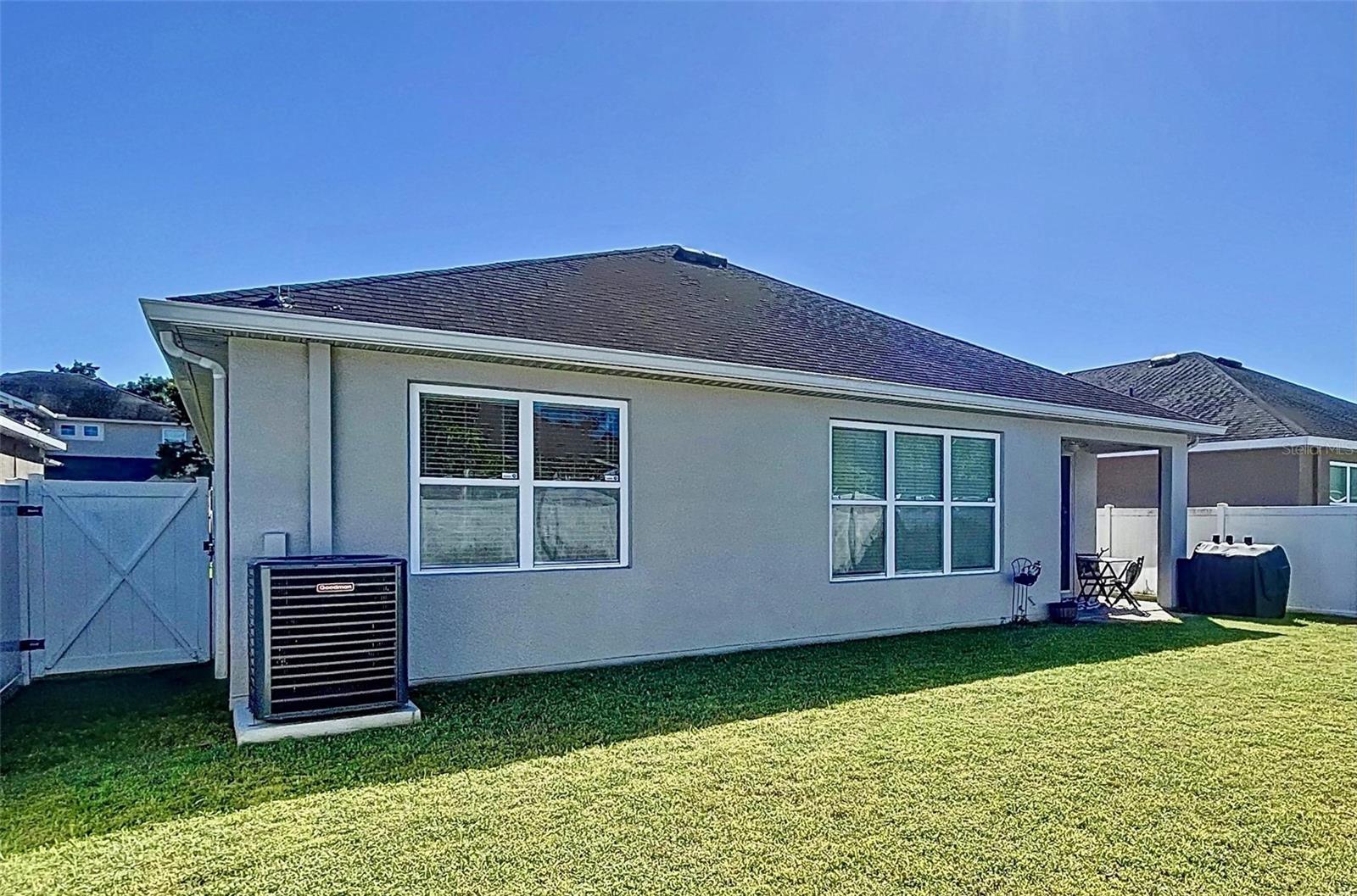 7973 CAMDEN WOODS DR