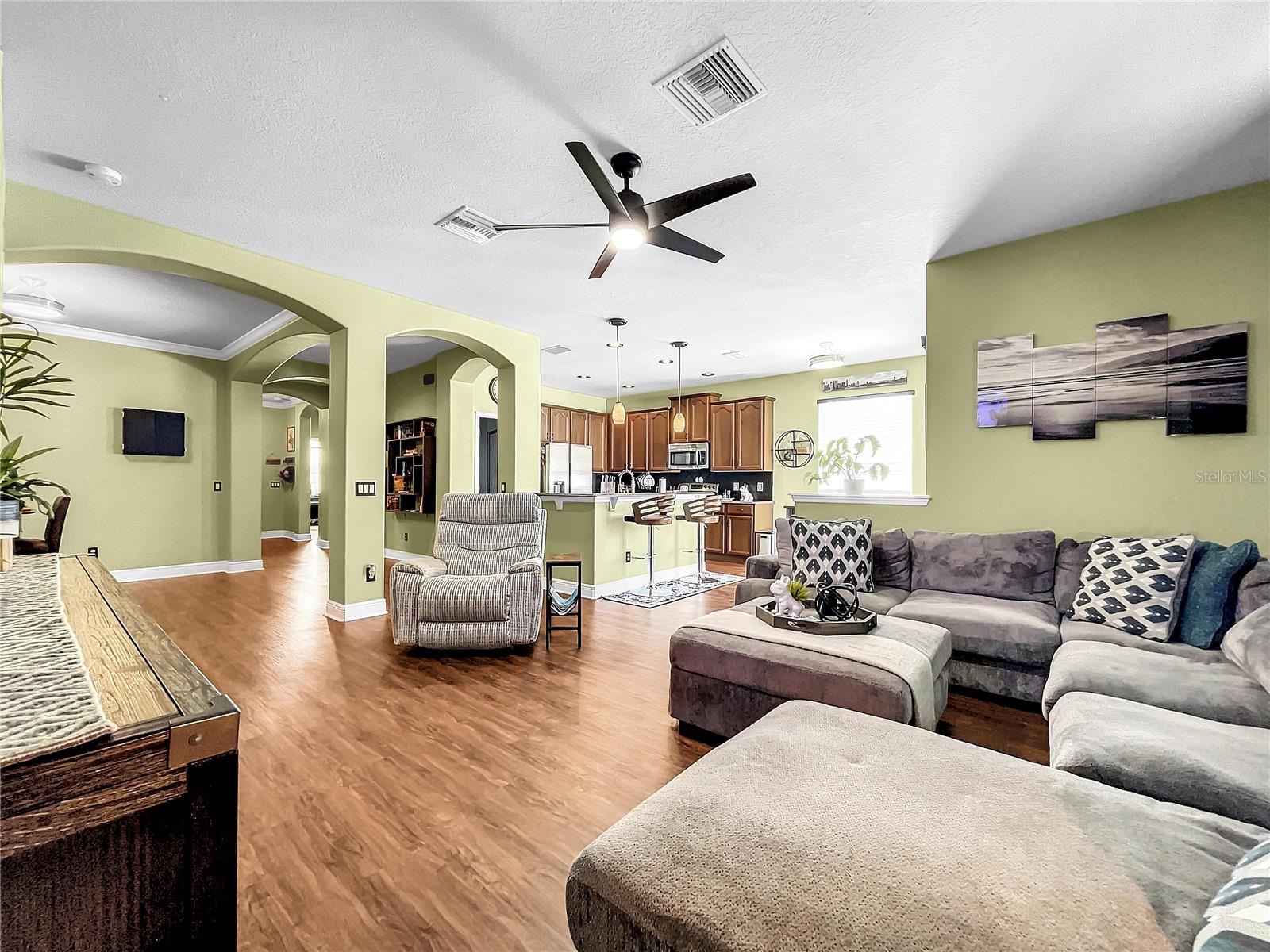 7973 CAMDEN WOODS DR