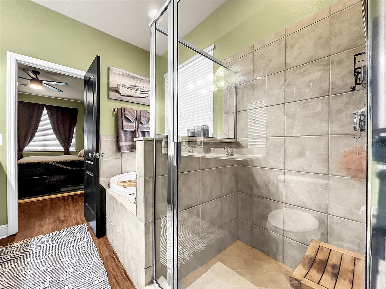 7973 CAMDEN WOODS DR