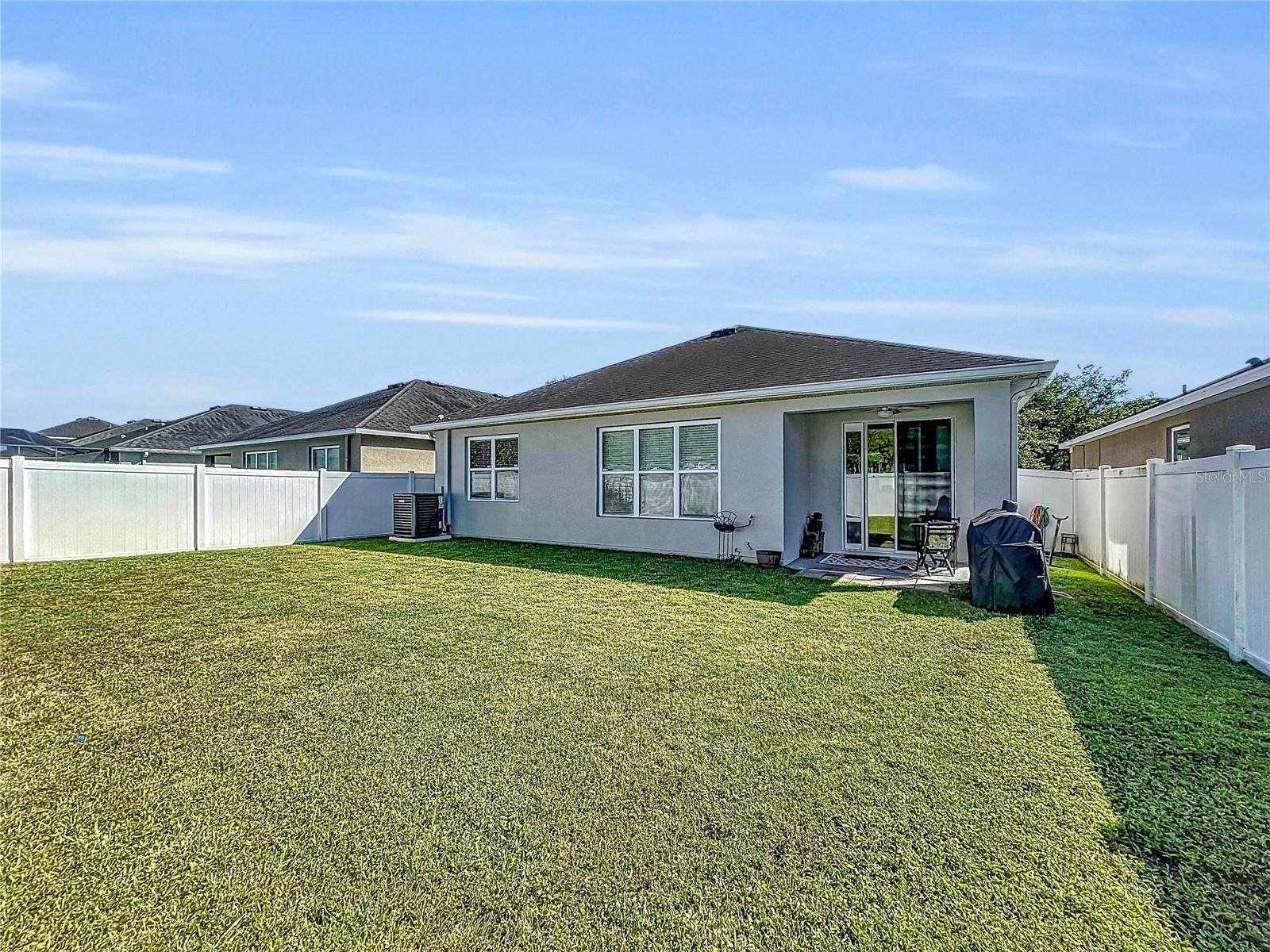 7973 CAMDEN WOODS DR