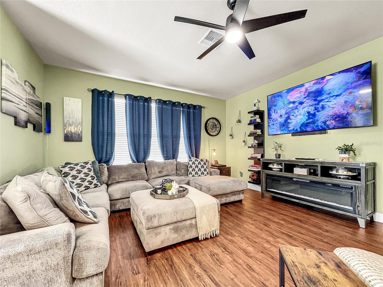 7973 CAMDEN WOODS DR