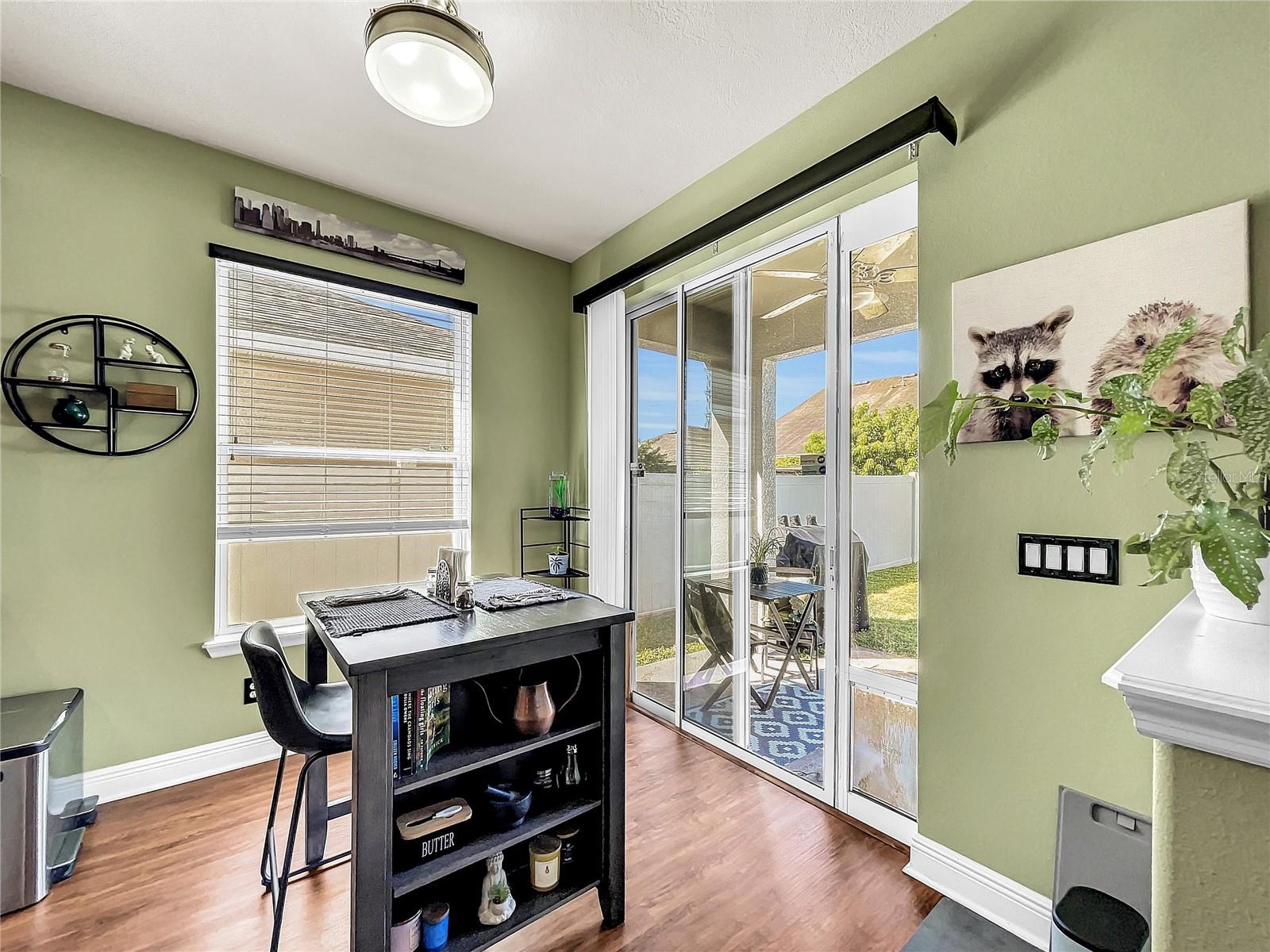 7973 CAMDEN WOODS DR