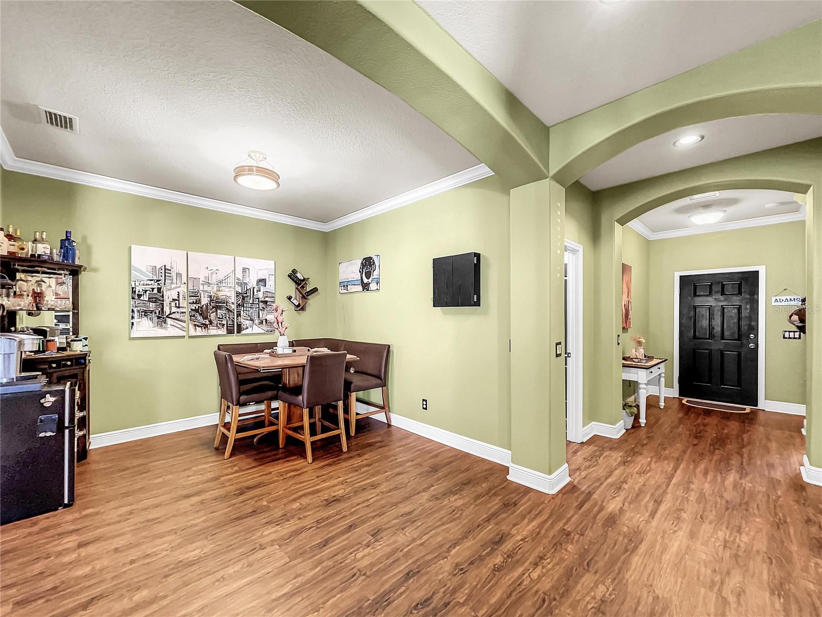 7973 CAMDEN WOODS DR