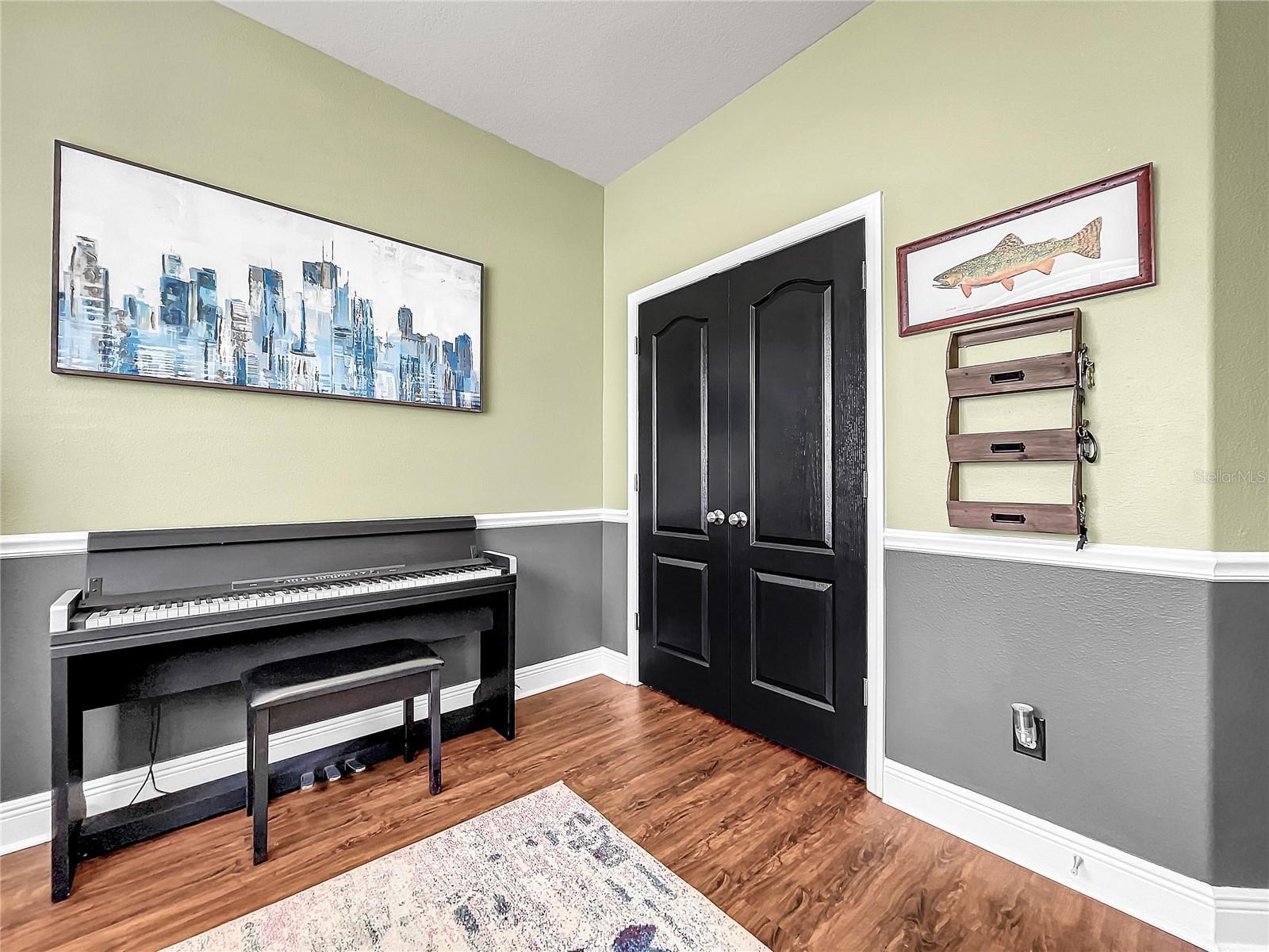 7973 CAMDEN WOODS DR