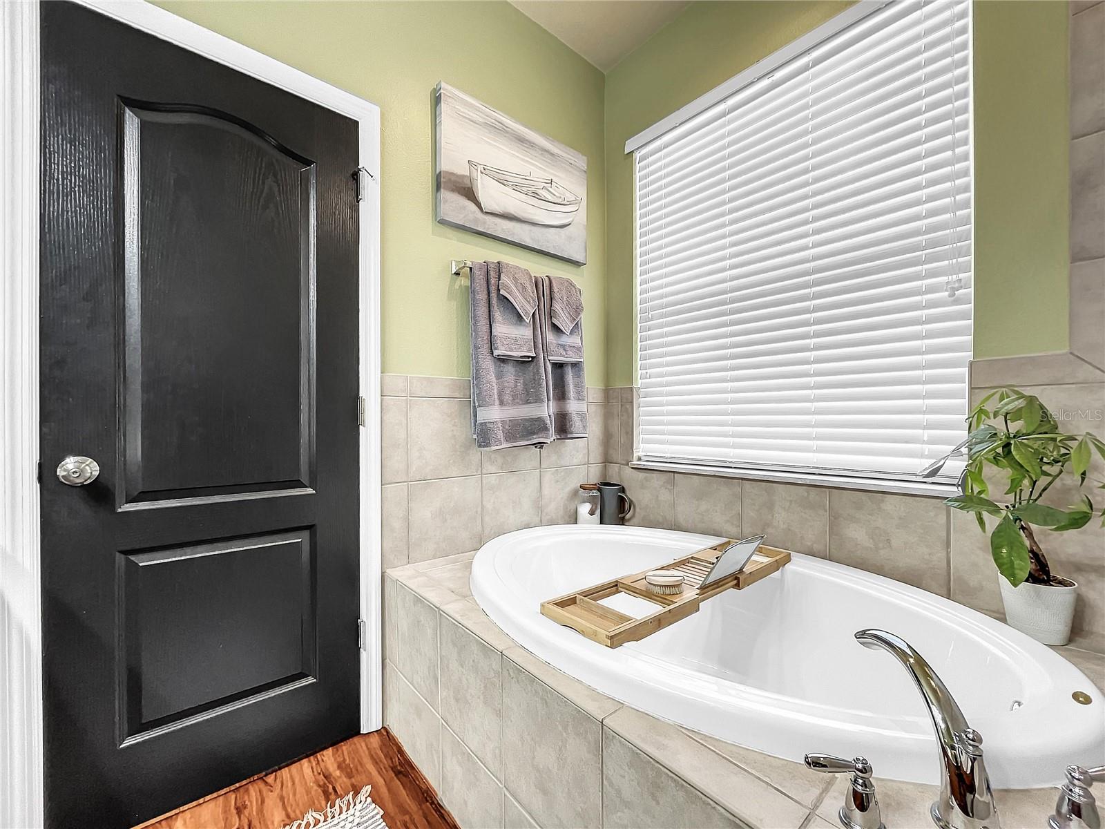 7973 CAMDEN WOODS DR