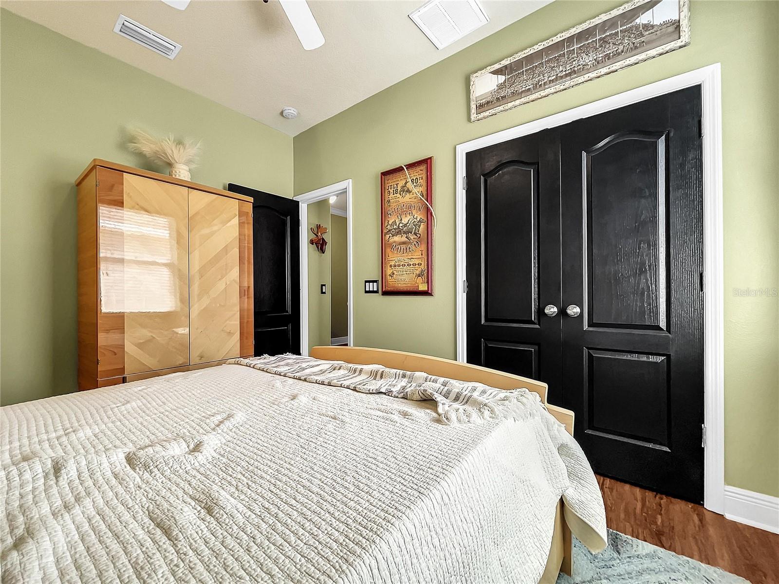 7973 CAMDEN WOODS DR