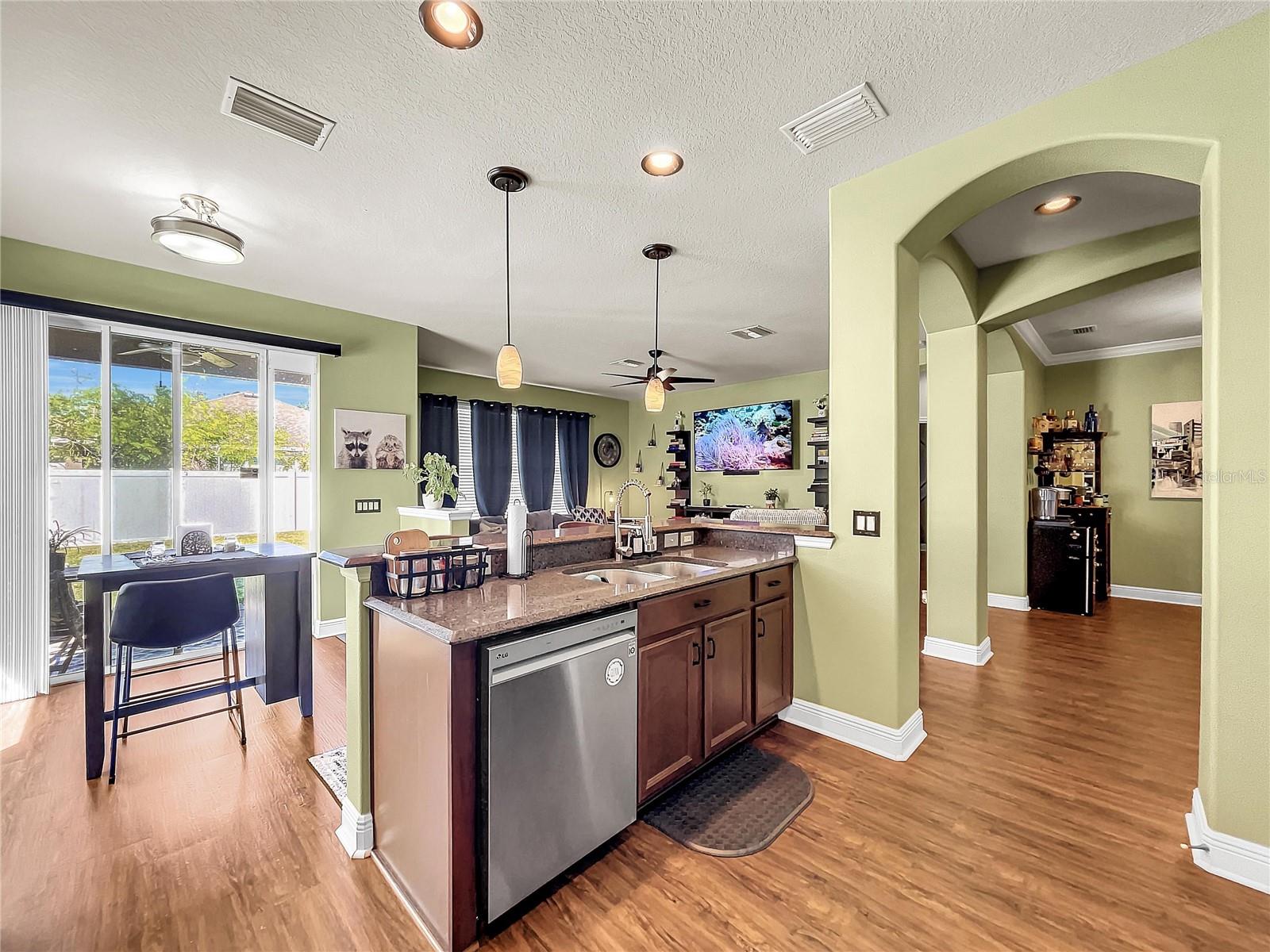 7973 CAMDEN WOODS DR