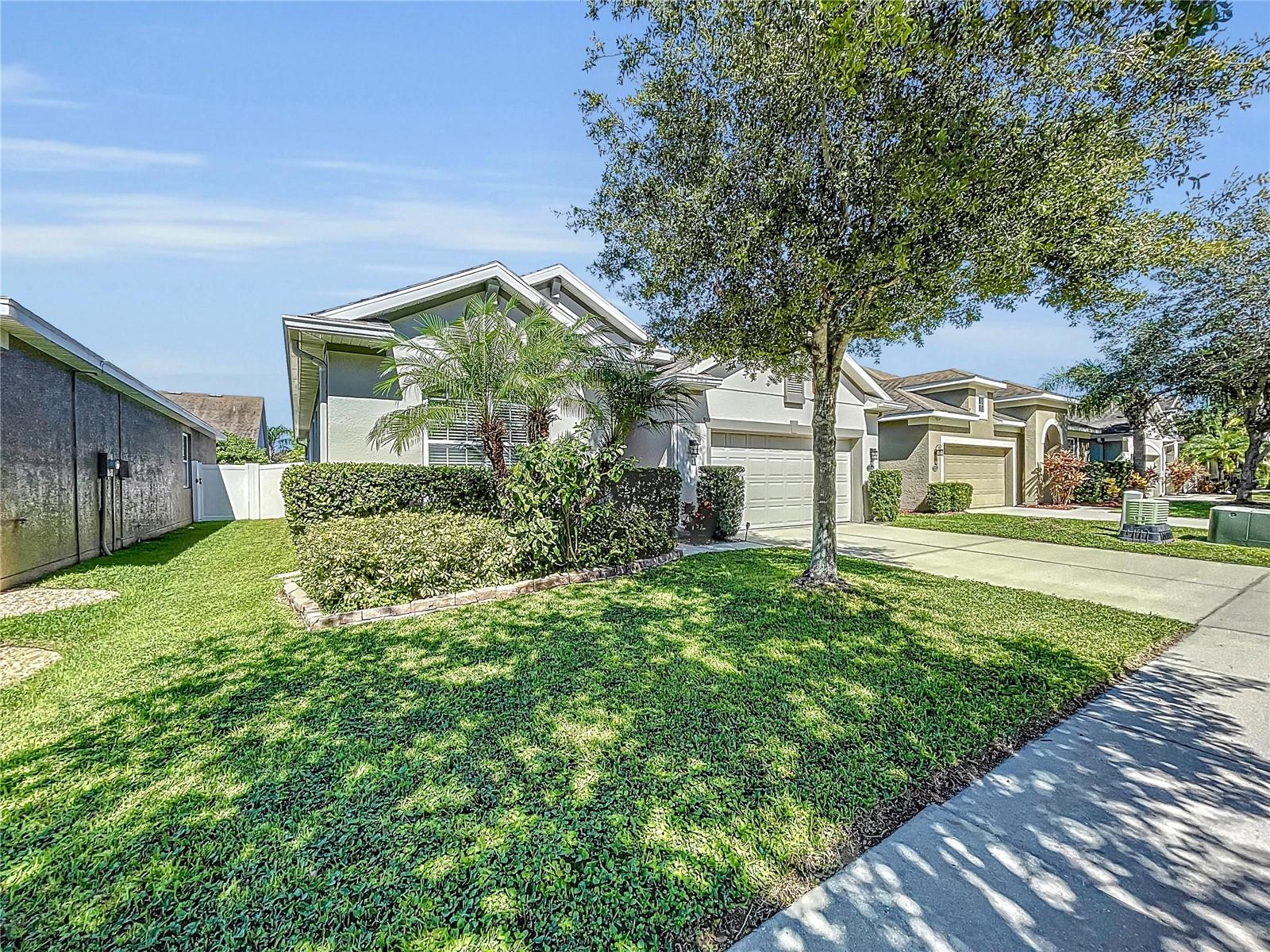 7973 CAMDEN WOODS DR