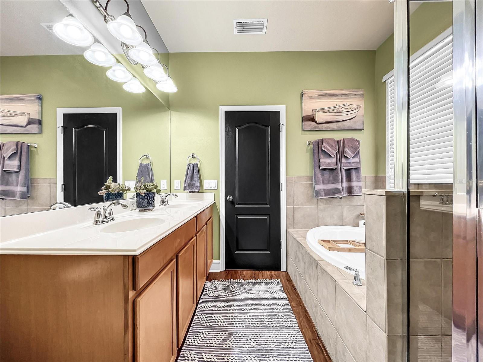 7973 CAMDEN WOODS DR