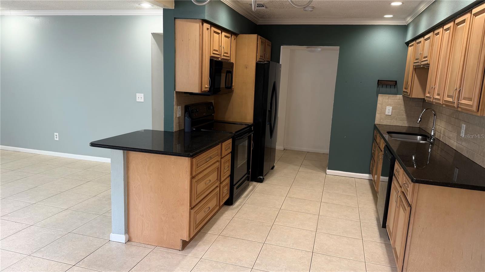 6411 SANTA MONICA DR
