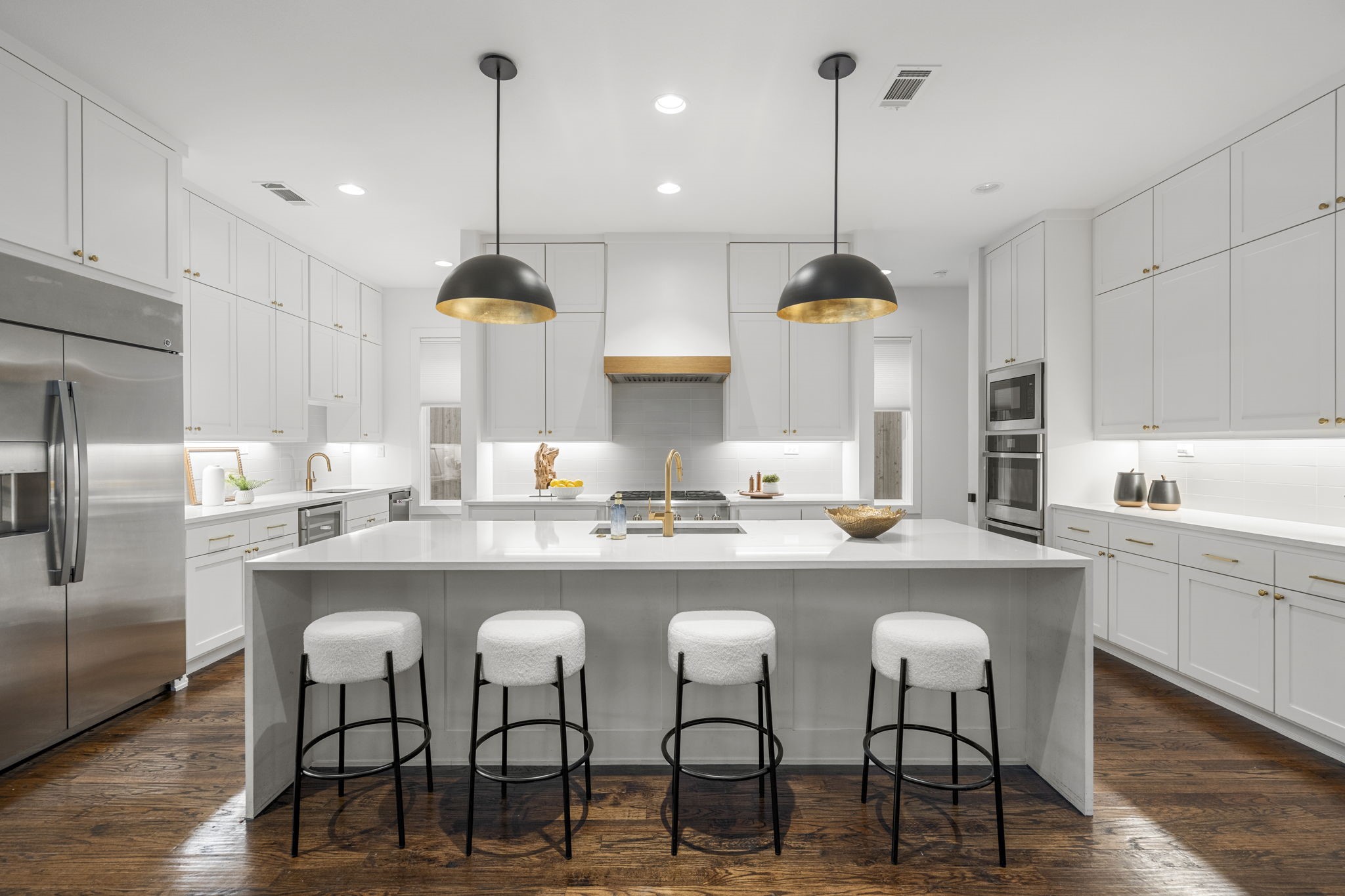 6127 Lakeshore Drive