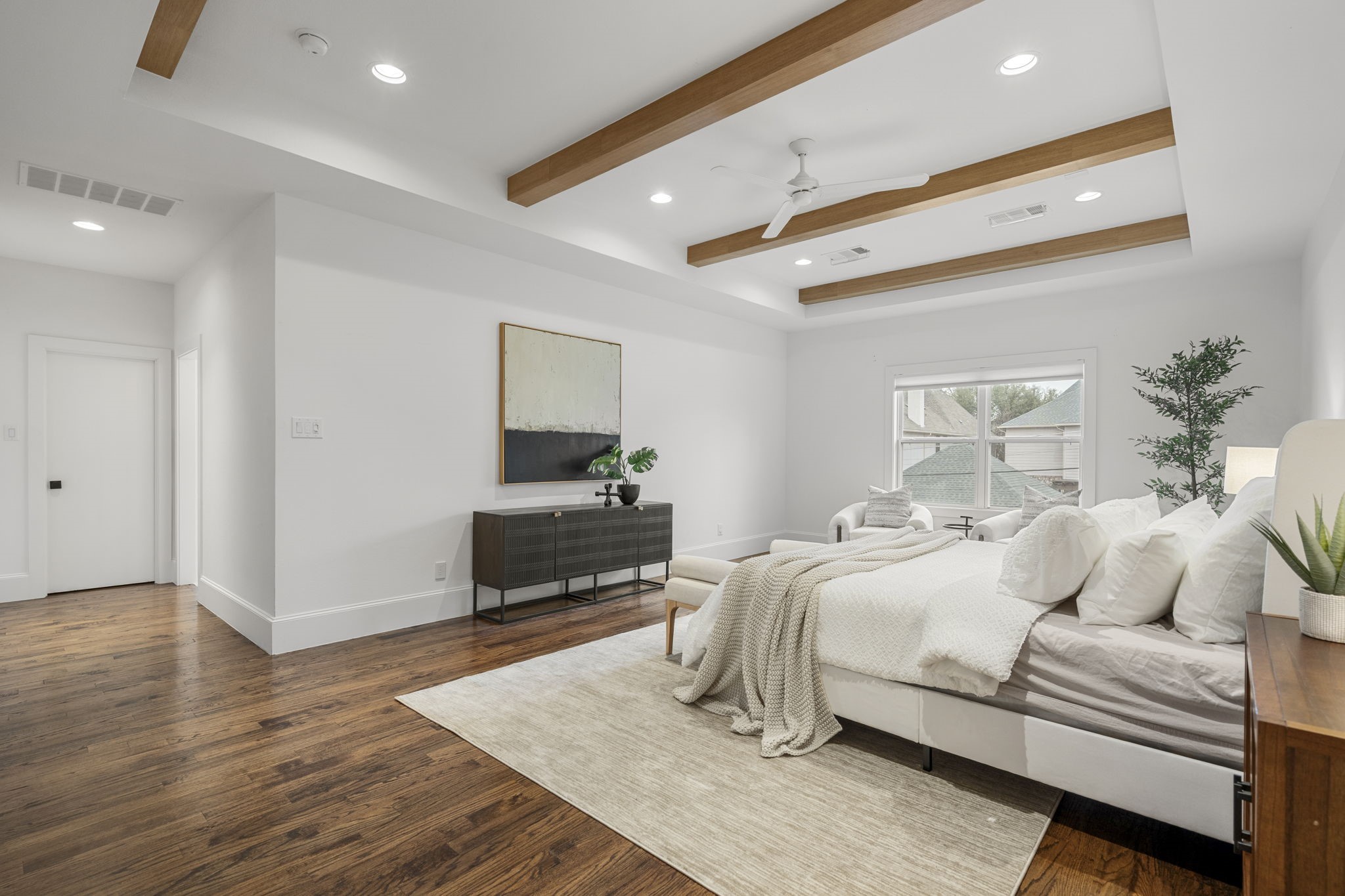 6127 Lakeshore Drive
