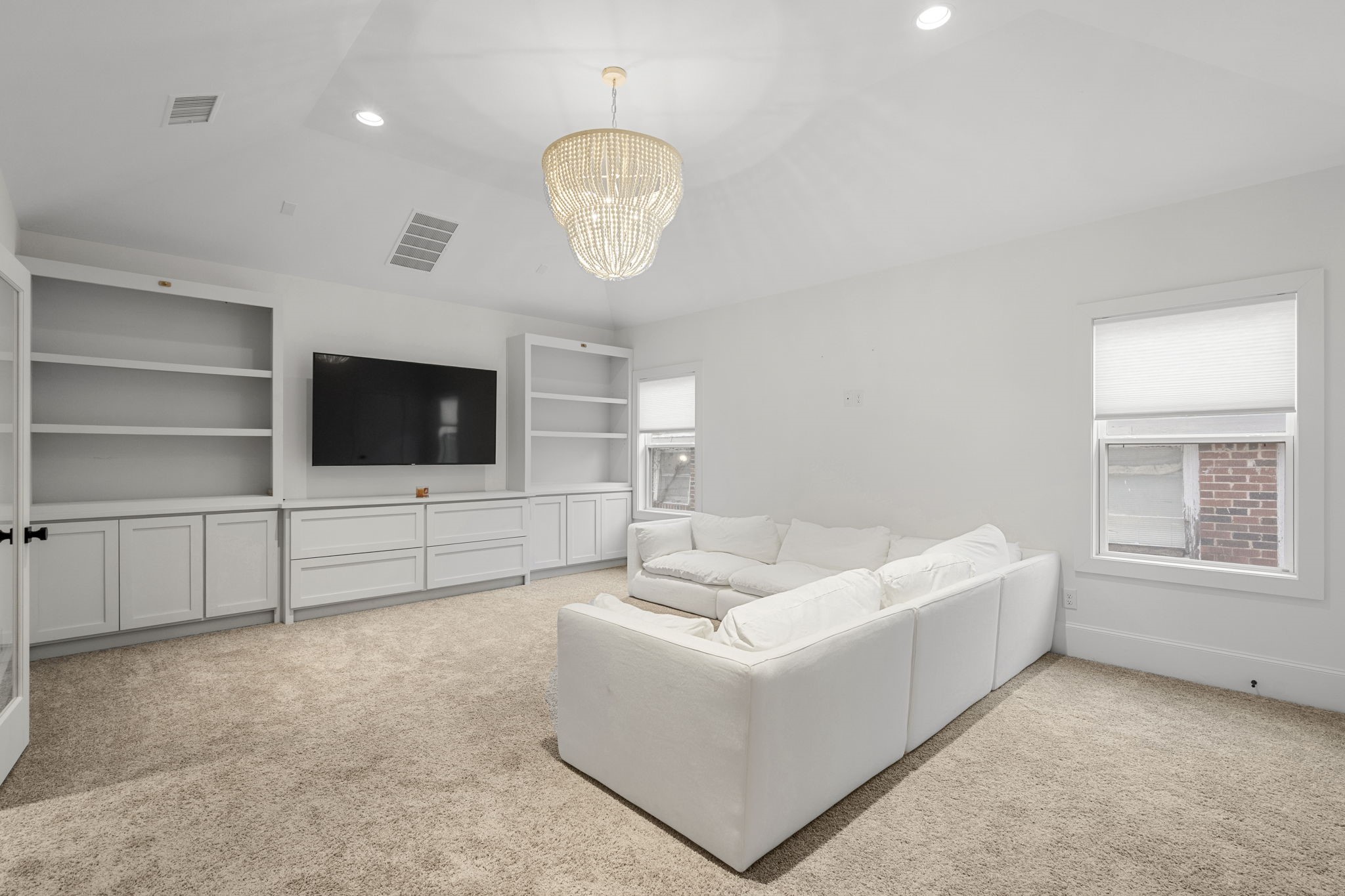 6127 Lakeshore Drive